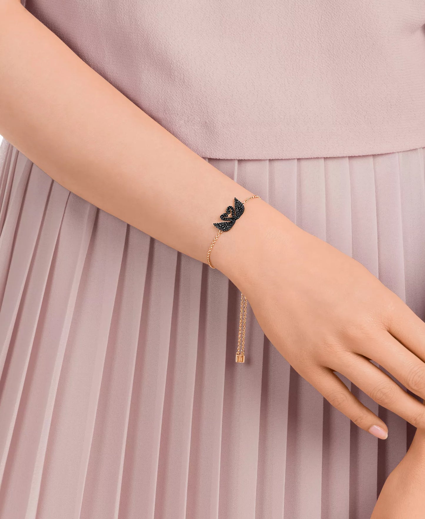 Swarovski Pulsera deslizante con icónico cisne con pavé de azabache en tono oro rosa