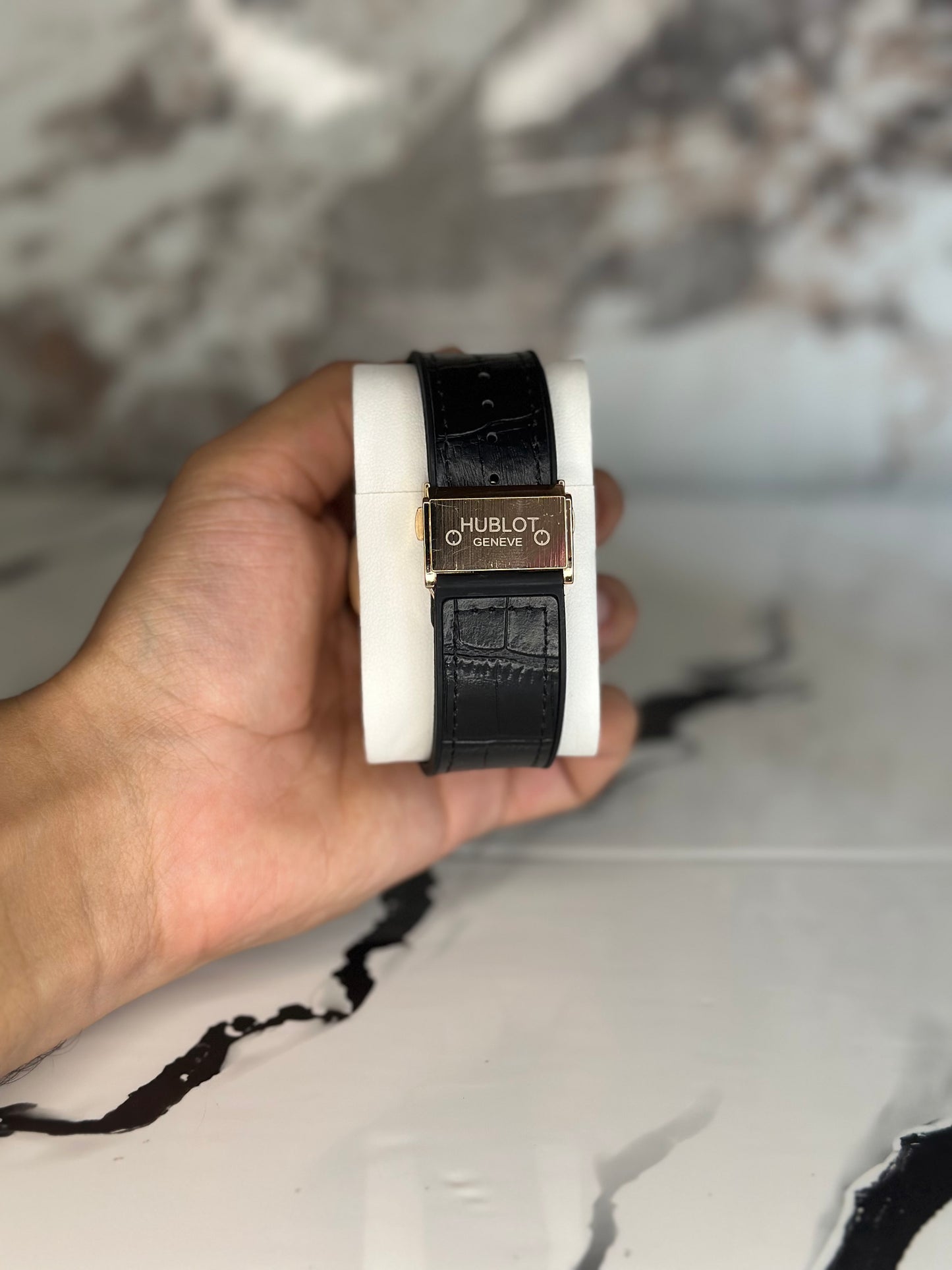 Reloj hublot automático corazón abierto fondo blanco bisel rose gold pulsera de cuero