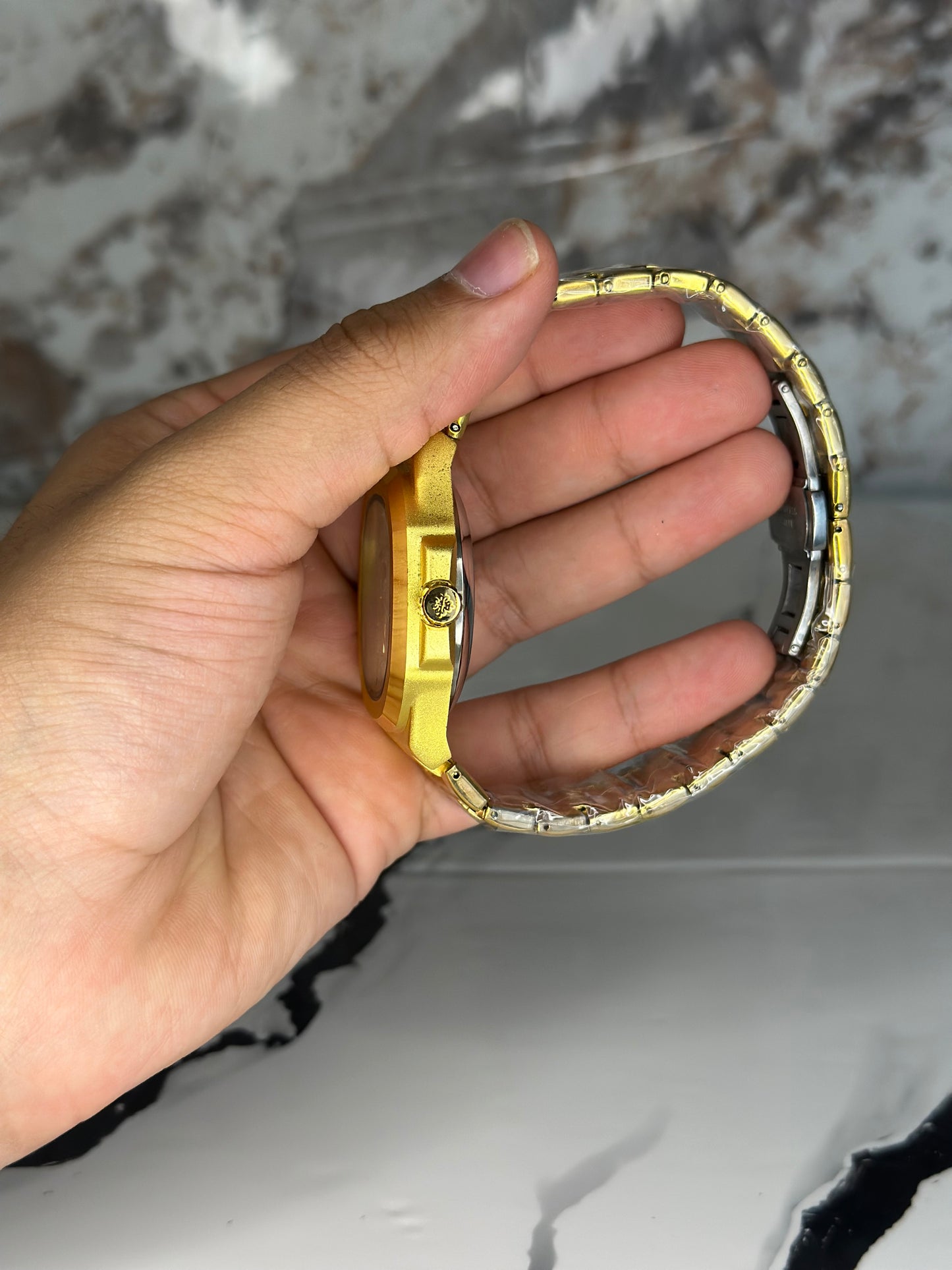 patek philippe automático corazón abierto fondo blanco bisel dorado pulsera metálica