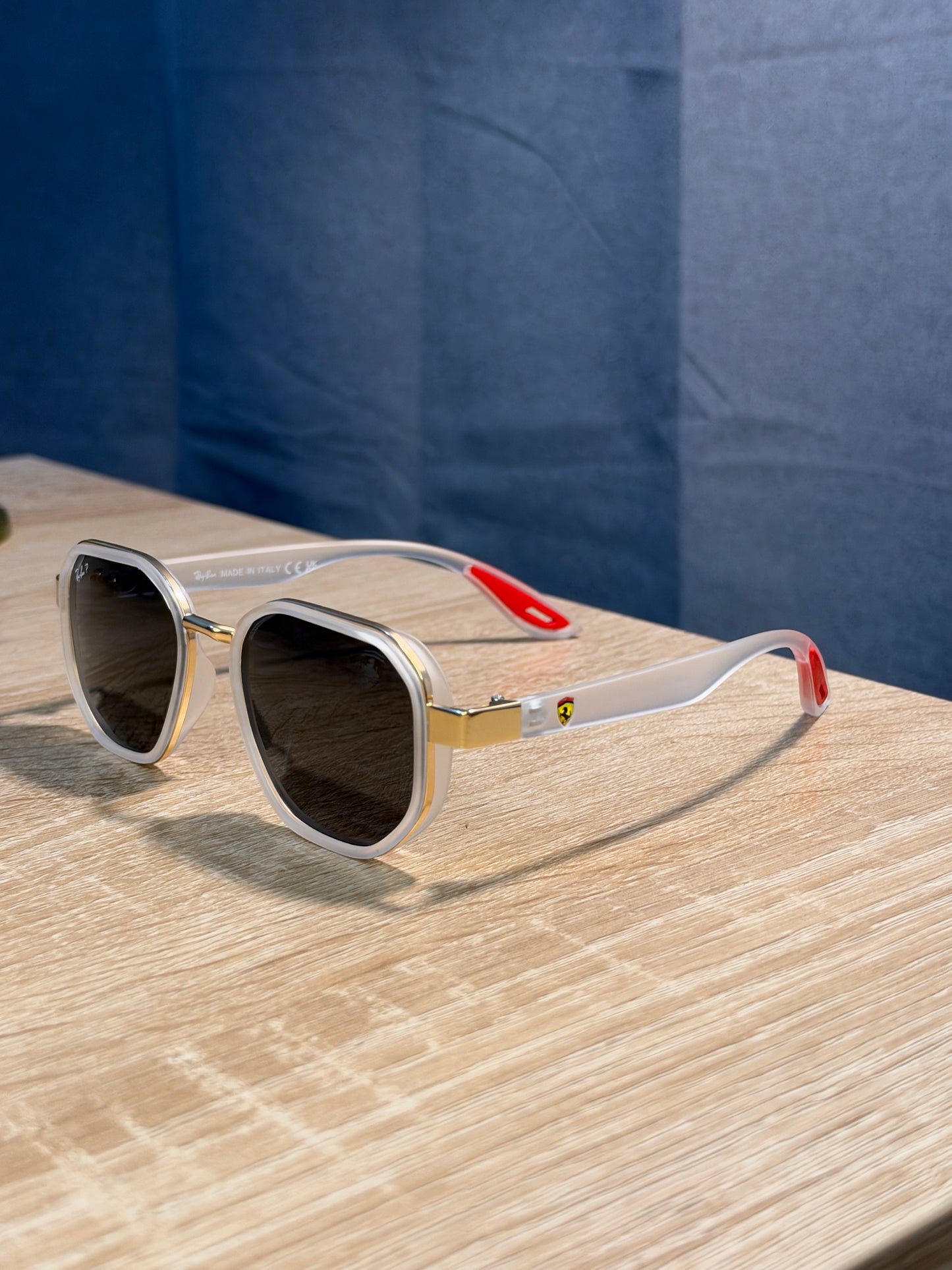RAY-BAN X FERRARI TRANSPARENTE CON DORADO