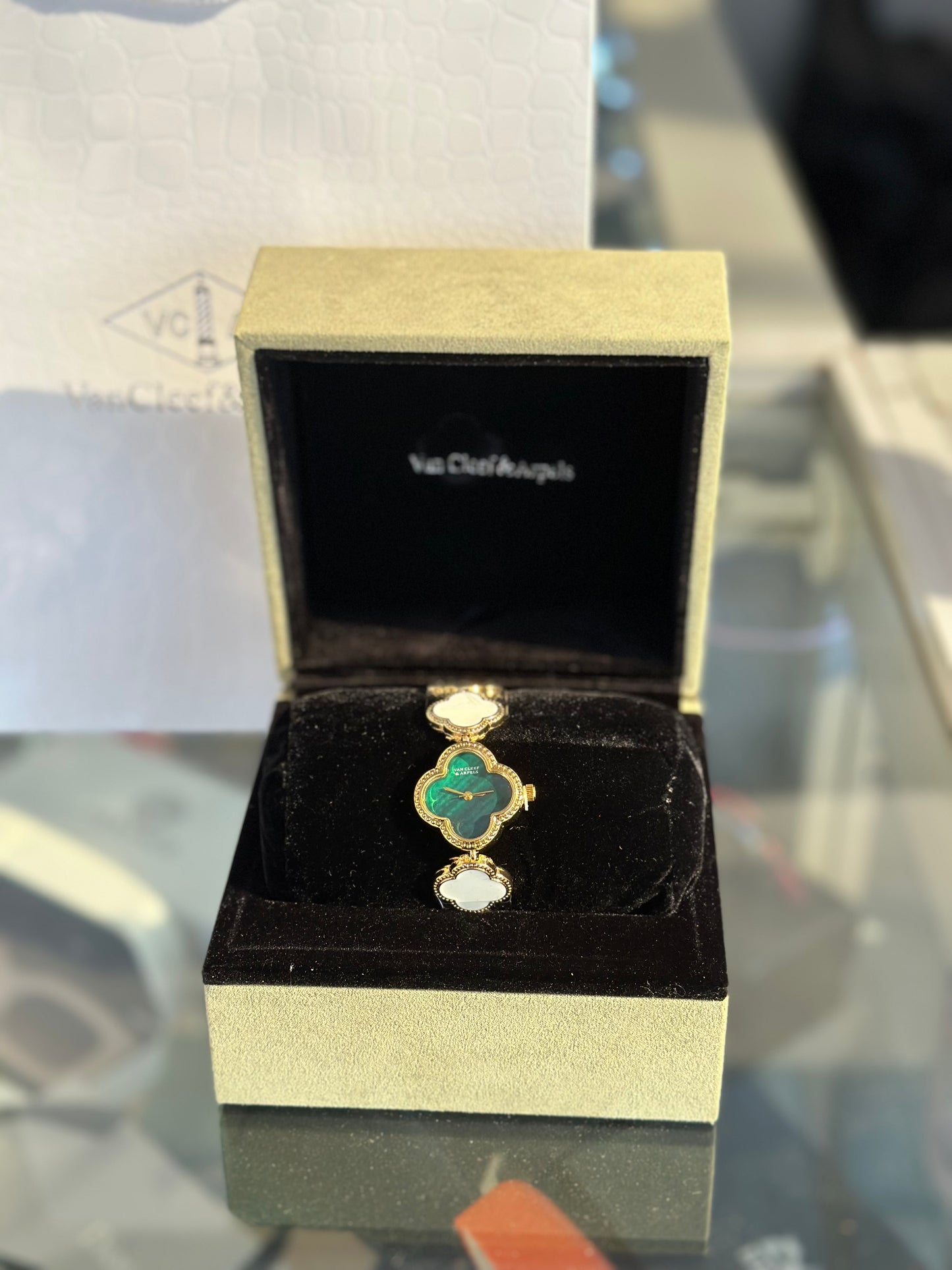 RELOJ VAN CLEEF VERDE CON BLANCO