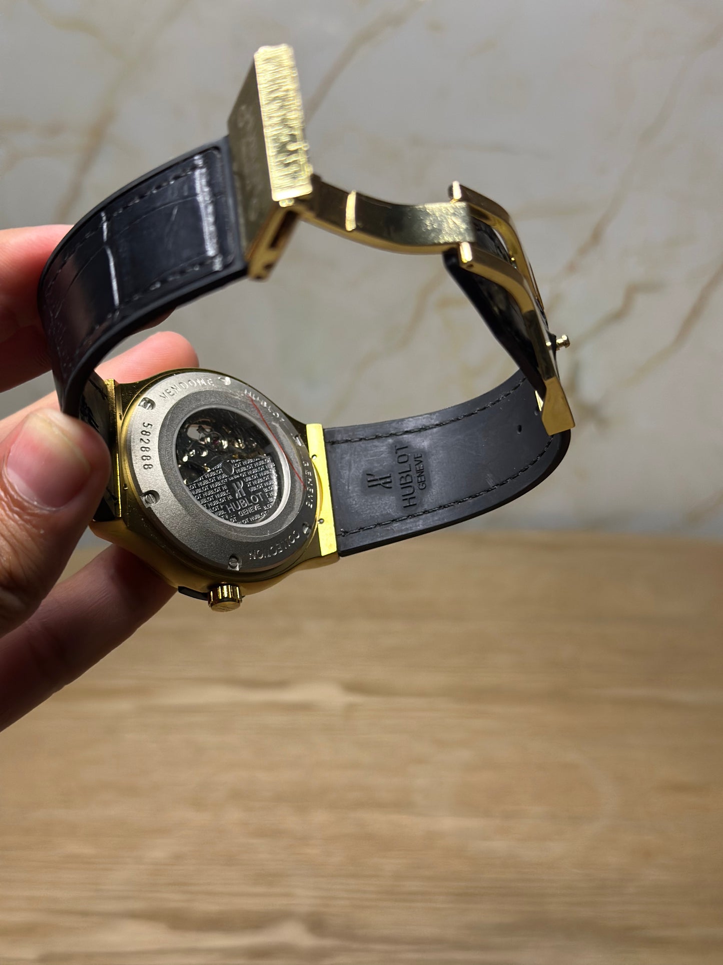 Reloj hublot automático corazón abierto fondo dorado bisel dorado pulsera de cuero
