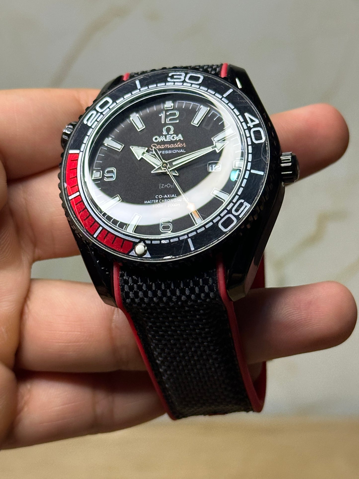 Omega Seamaster Planet Ocean AUTOMATICO fondo negro bisel negro