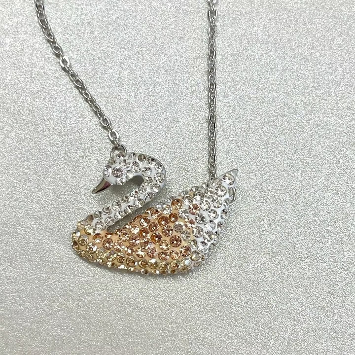 Collar de cisne degradado de Swarovski