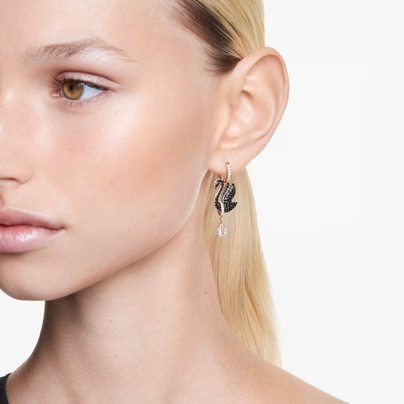 Pendientes Swan Cisne, Negros, Baño tono oro rosa