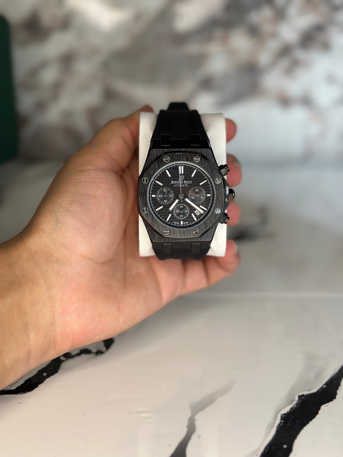 Audemars Piguet AP negro con pulsera de goma cronógrafo