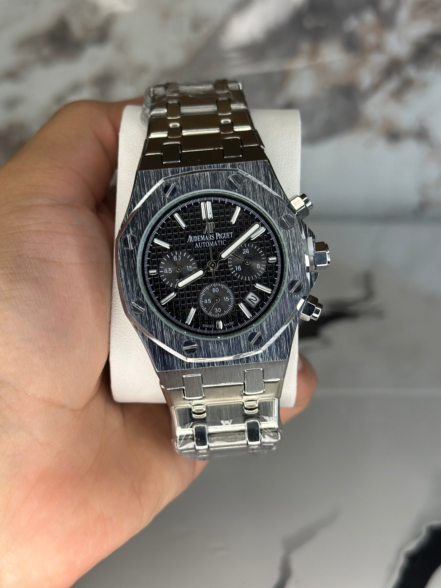 Audemars Piguet AP fondo negro bisel plateado pulsera metálica cronógrafo