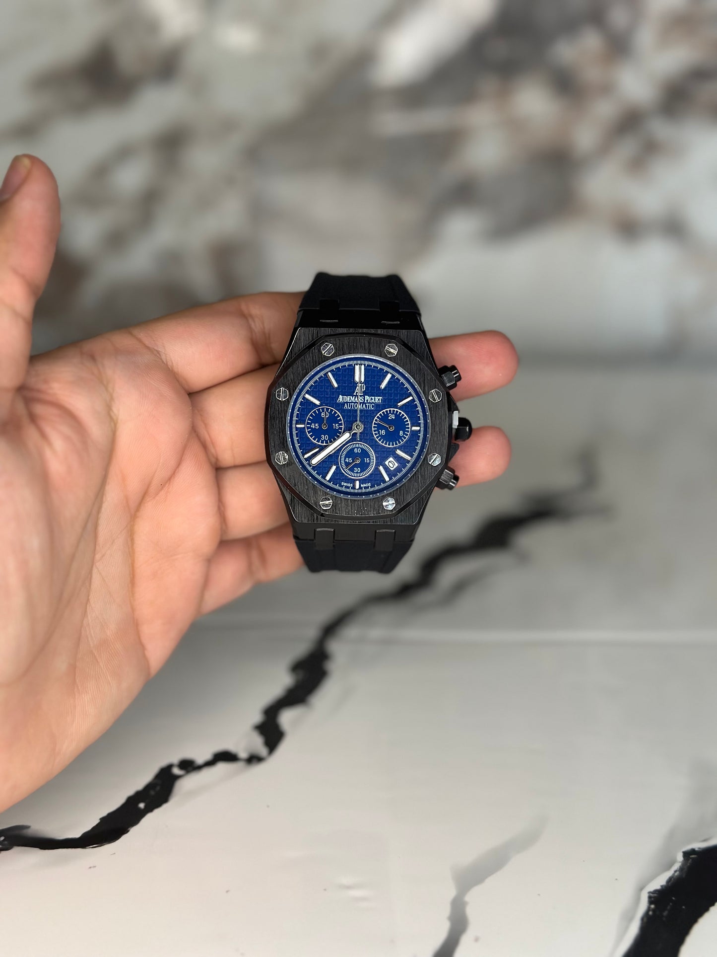 Audemars Piguet AP fondo azul bisel negro pulsera de goma cronógrafo