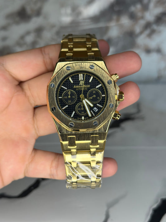 Audemars Piguet AP fondo negro bisel dorado pulsera metálica cronógrafo