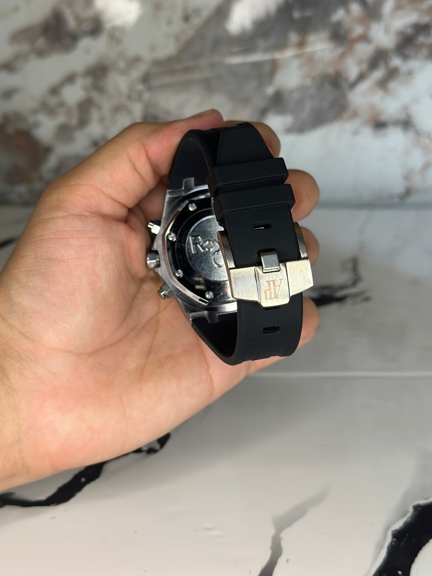 Audemars Piguet AP fondo negro bisel plateado corre de goma negra cronógrafo