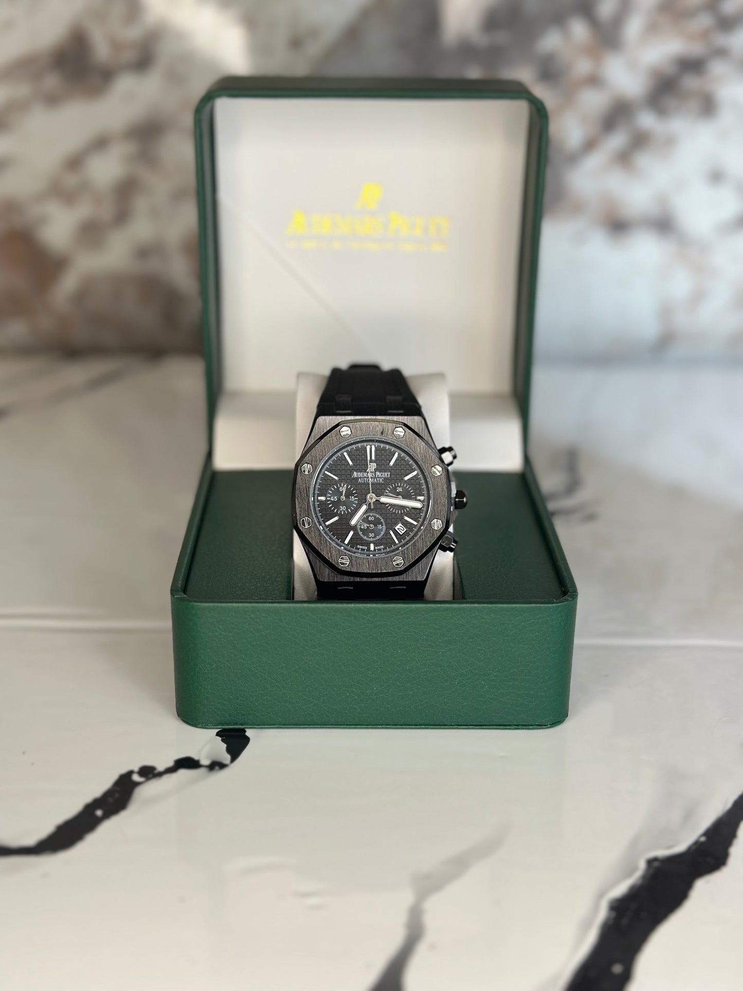 Audemars Piguet AP negro con pulsera de goma cronógrafo