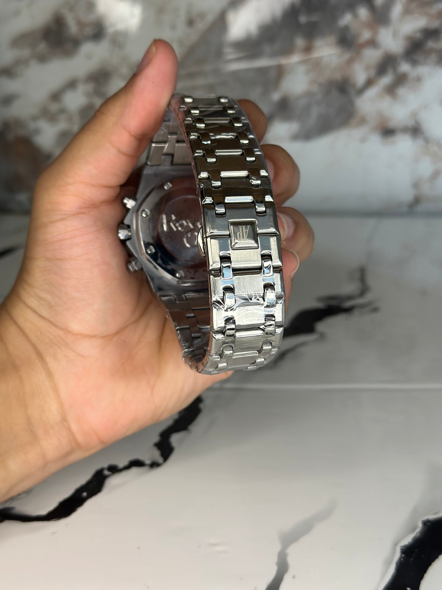 Audemars Piguet AP fondo beige bisel plateado pulsera metálica cronógrafo