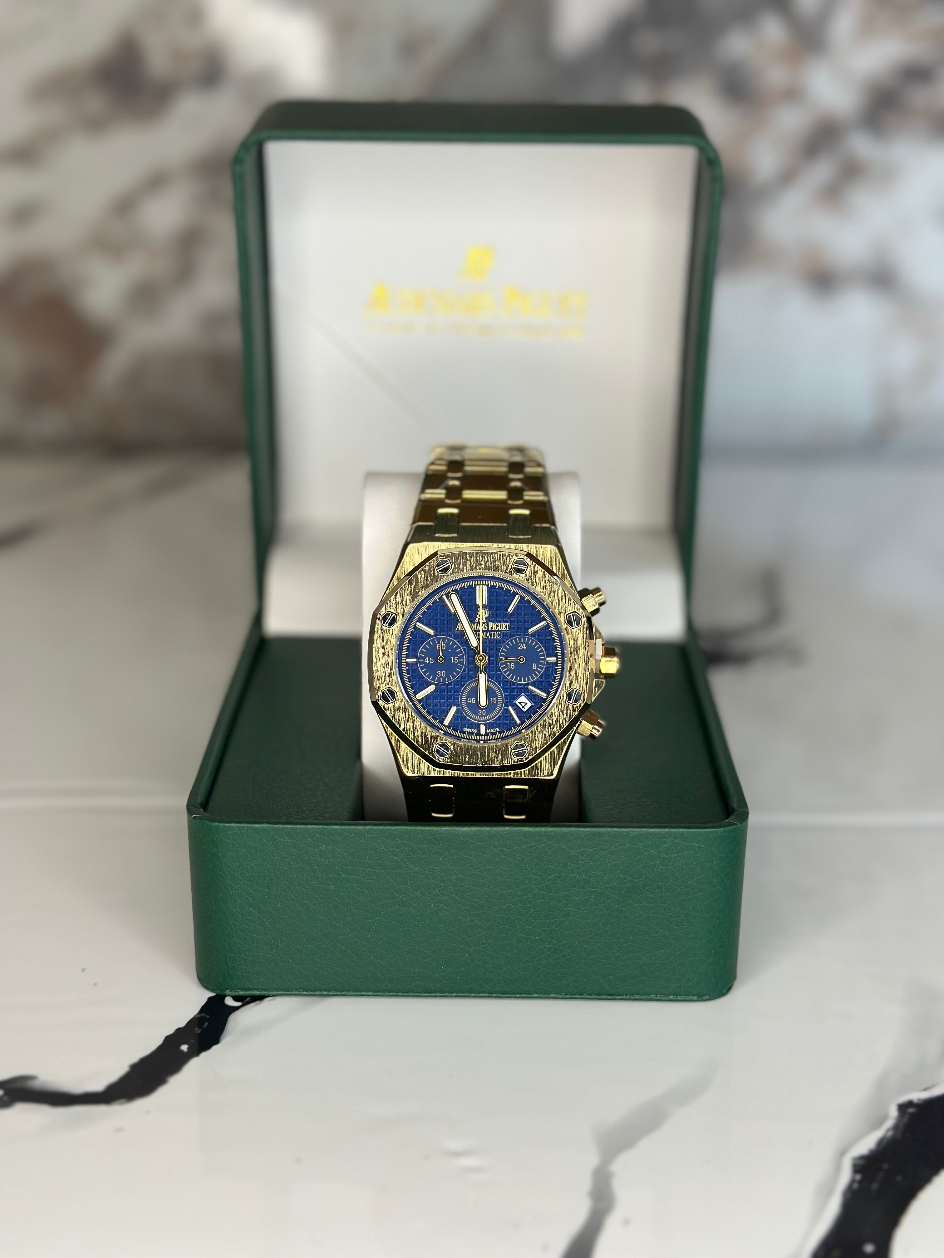Audemars Piguet AP fondo azul bisel dorado pulsera metálica cronógrafo