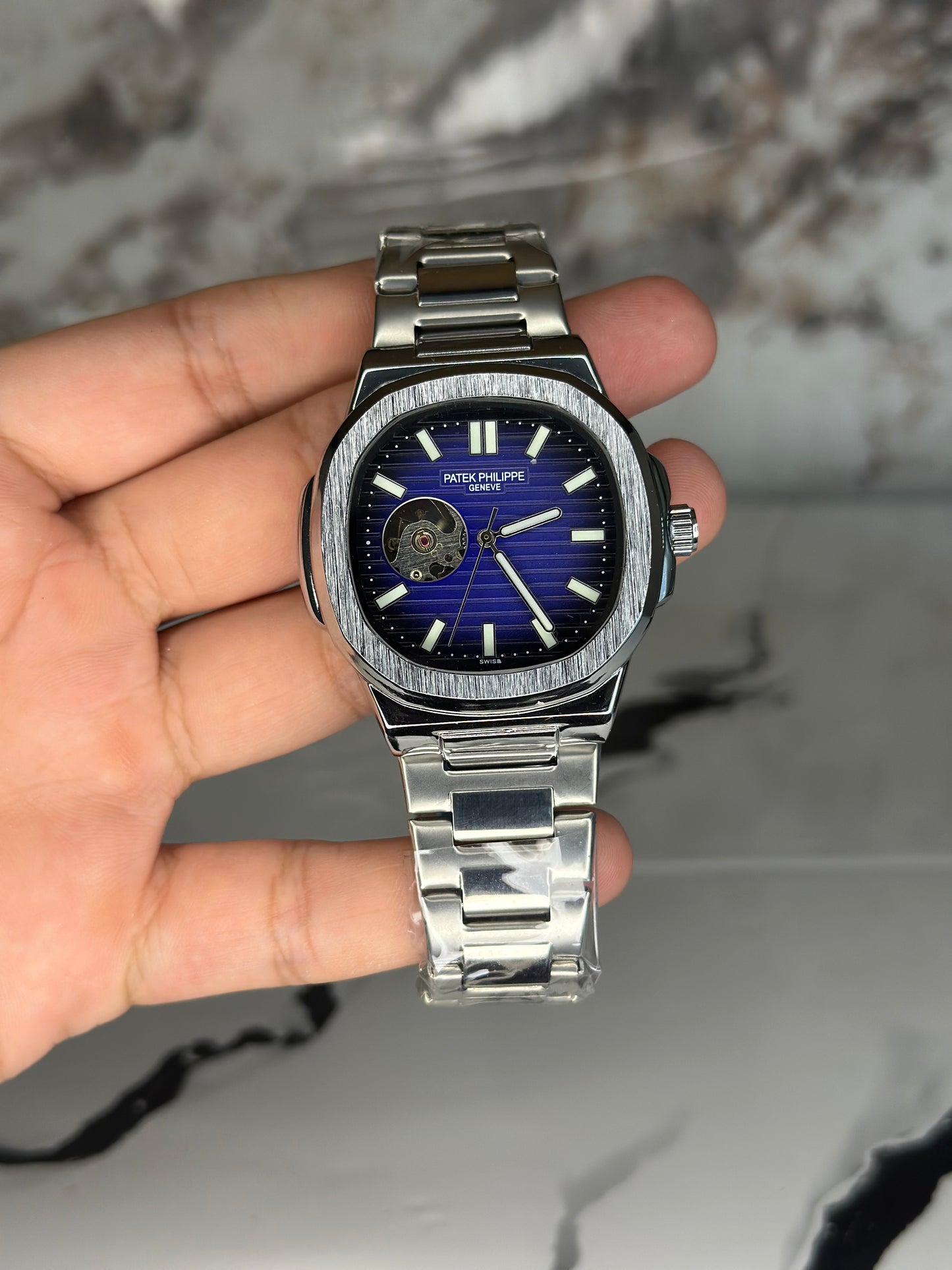 patek philippe automático corazón abierto fondo azul bisel plateado pulsera metálica