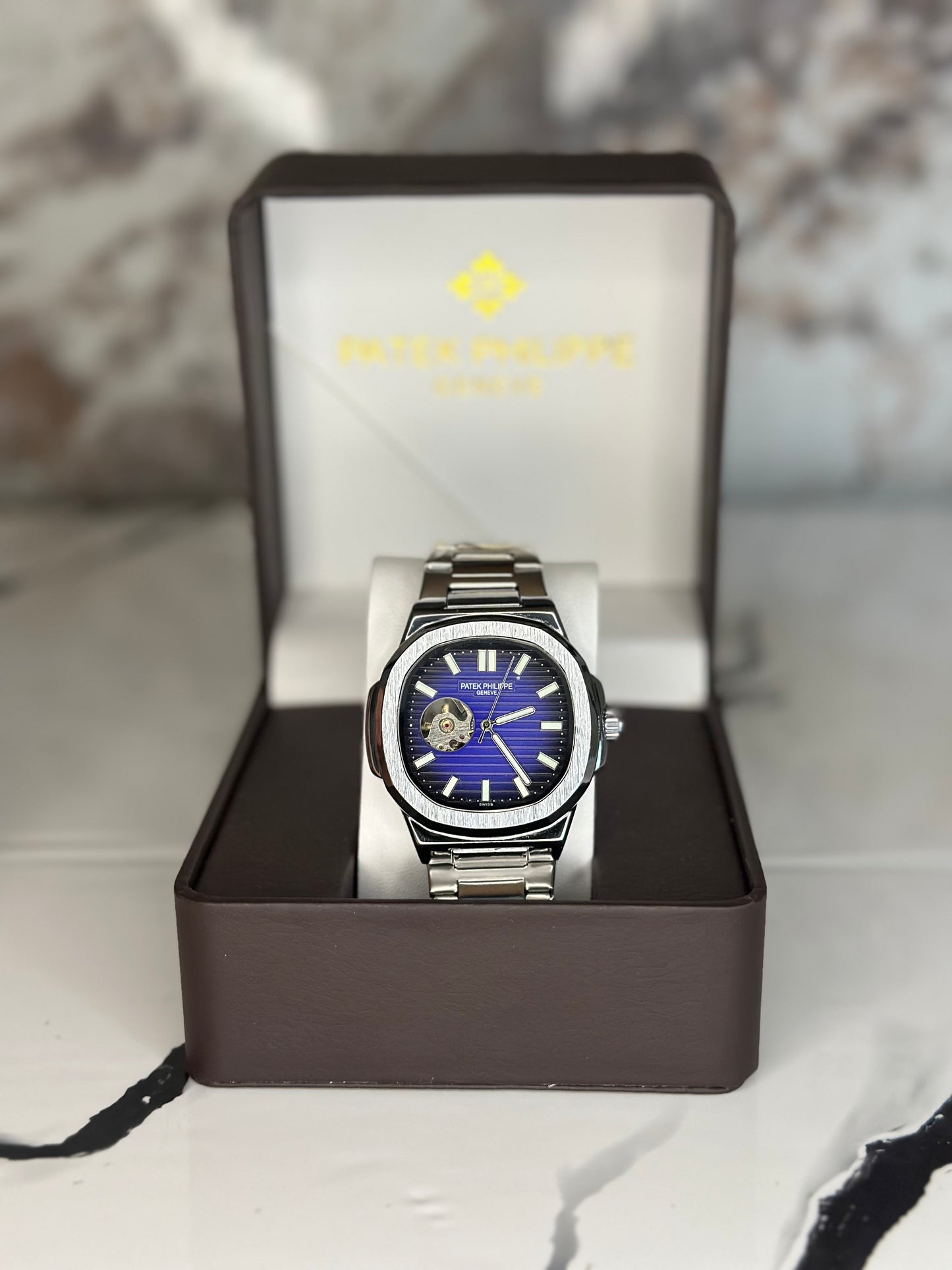 patek philippe automático corazón abierto fondo azul bisel plateado pulsera metálica