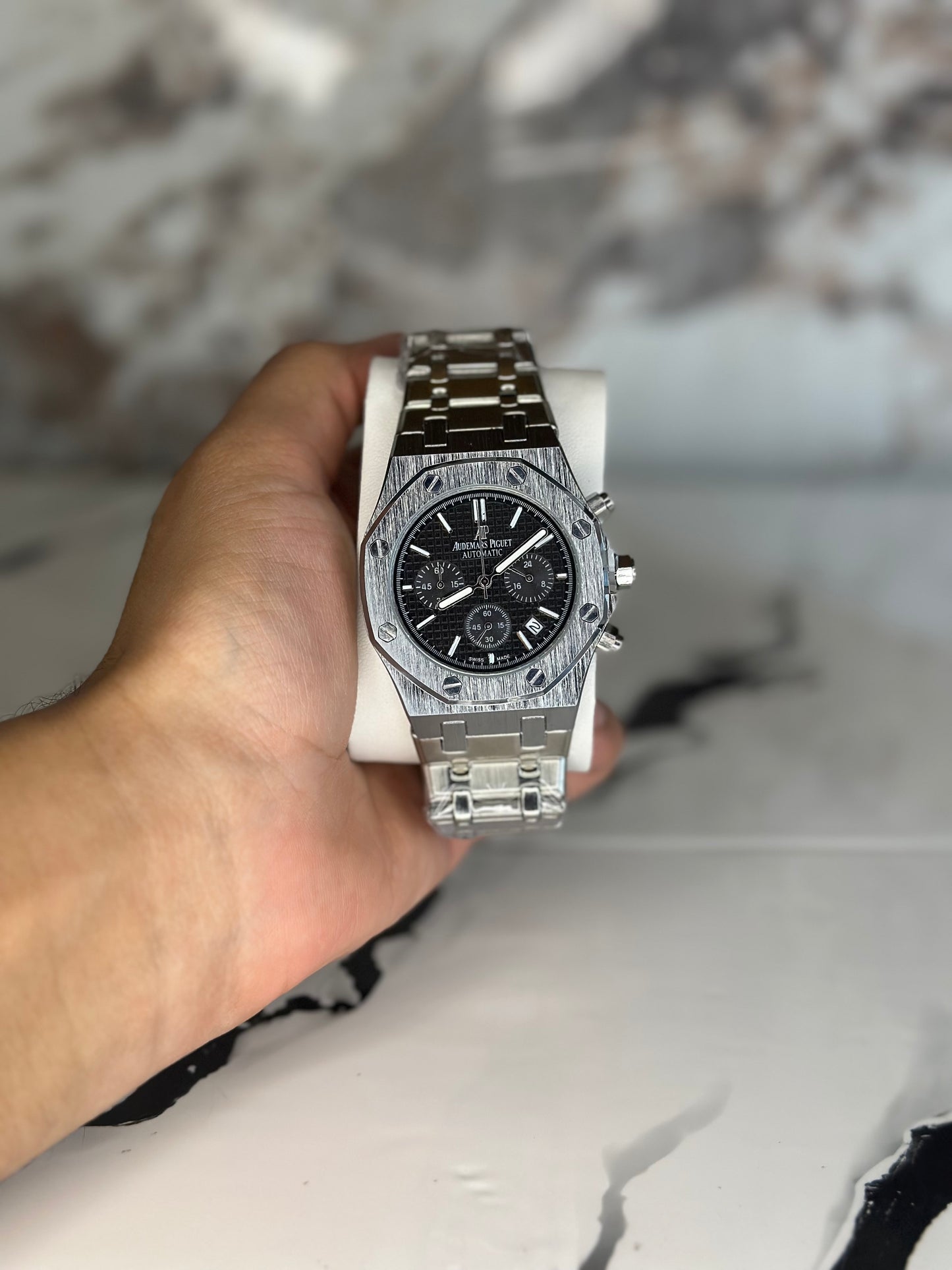 Audemars Piguet AP fondo negro bisel plateado pulsera metálica cronógrafo
