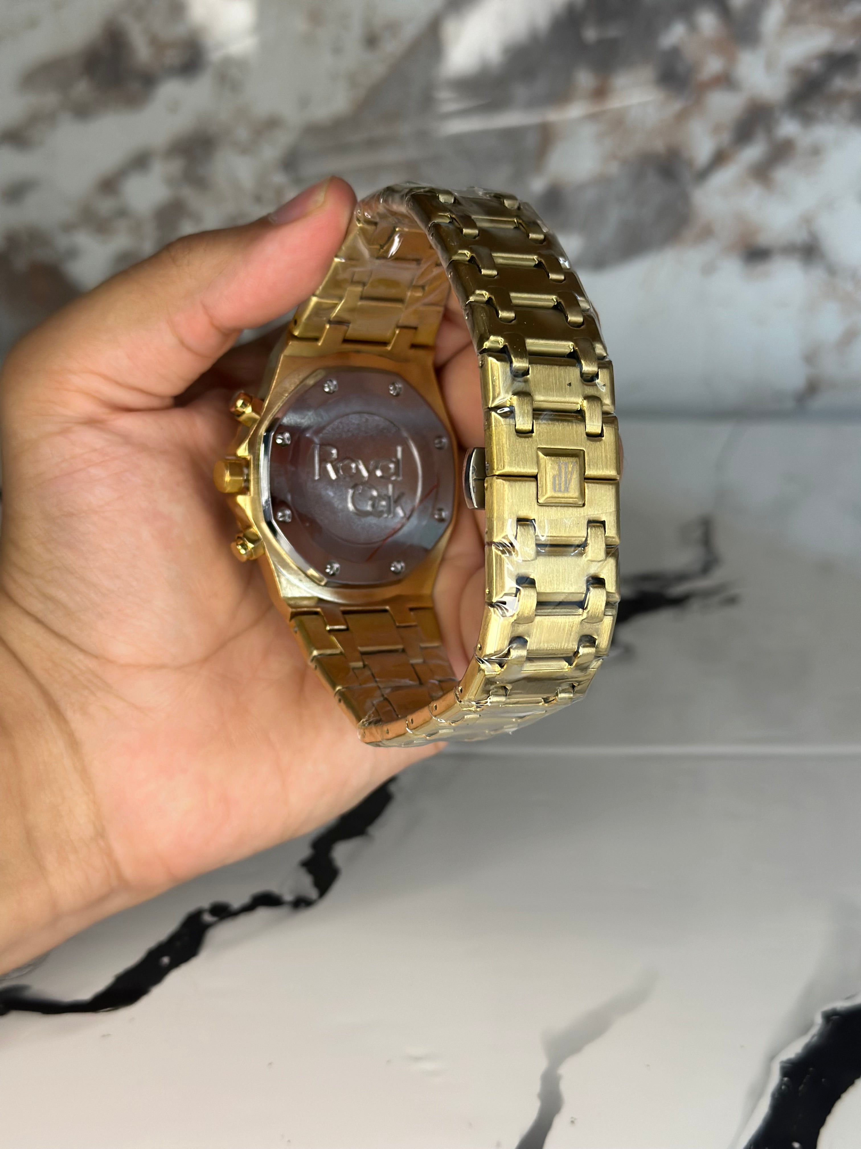 Audemars Piguet AP fondo azul bisel dorado pulsera metálica cronógrafo