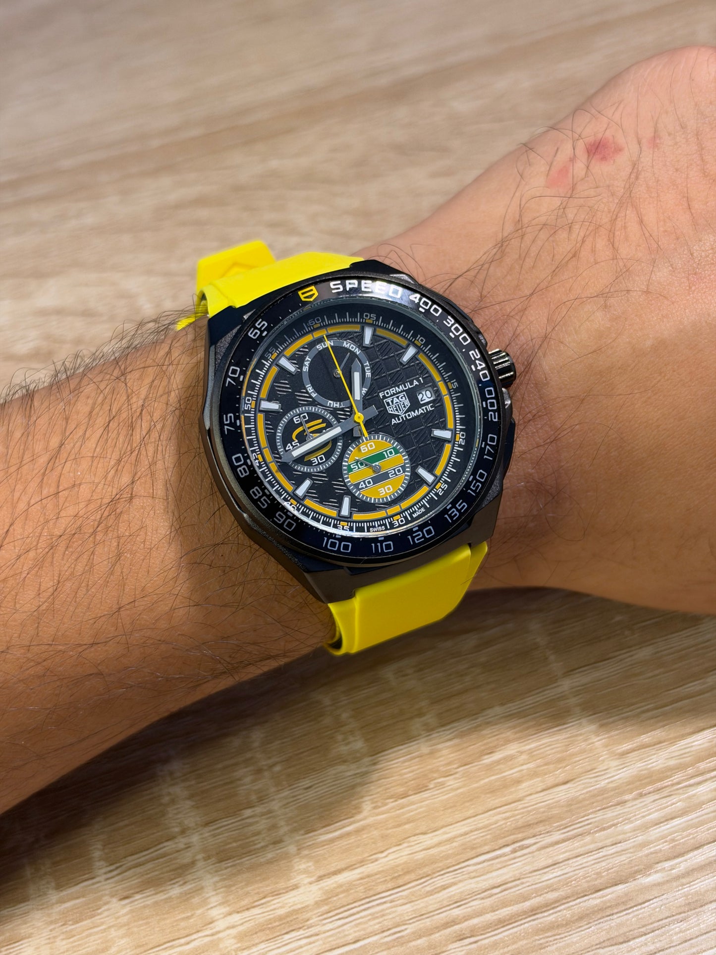 TAG HEUER FORMULA 1 X ORACLE RED BULL RACING AMARILLO