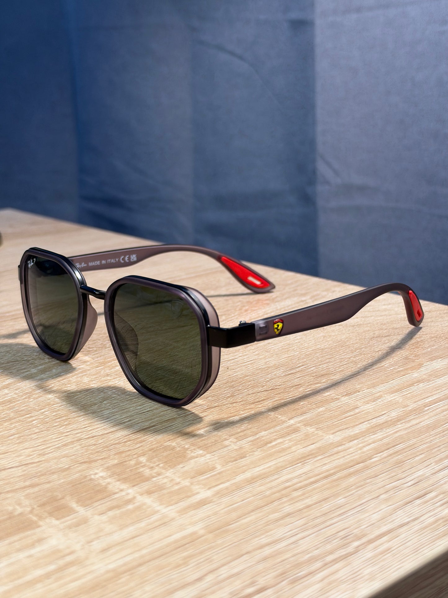 RAY-BAN X FERRARI TRANSPARENTE GRISES