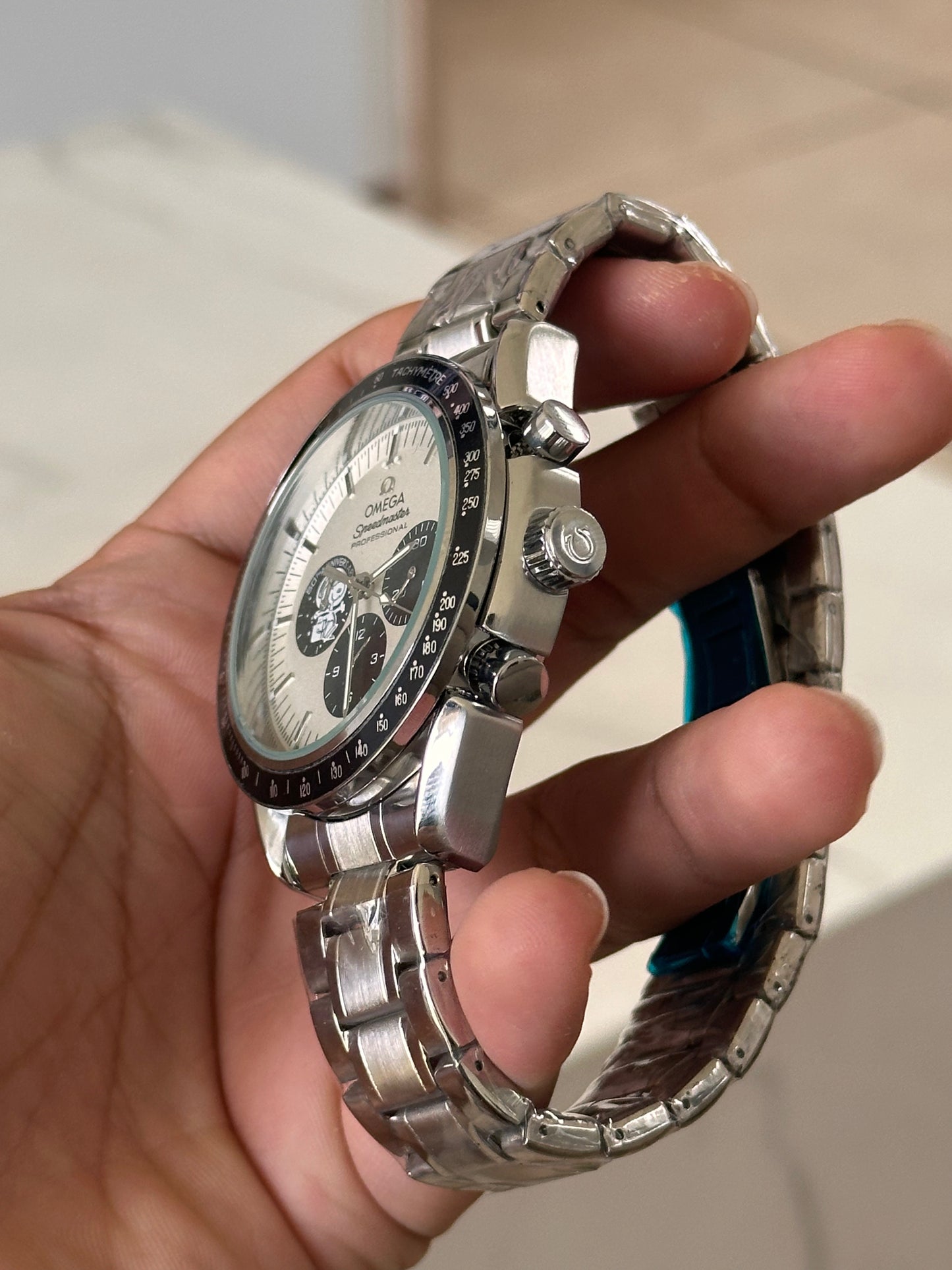OMEGA EDICION SPECIAL SNOOPY FONDO BLANCO BISEL NEGRO