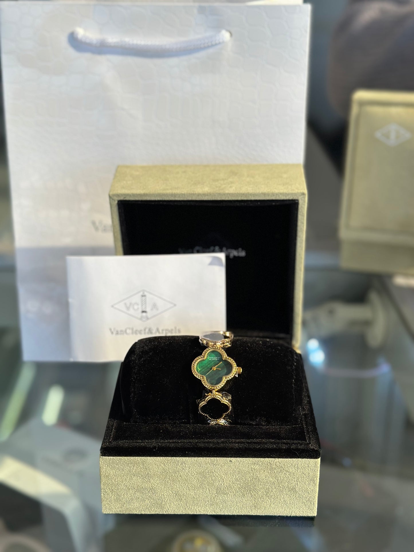 RELOJ VAN CLEEF VERDE CON NEGRO