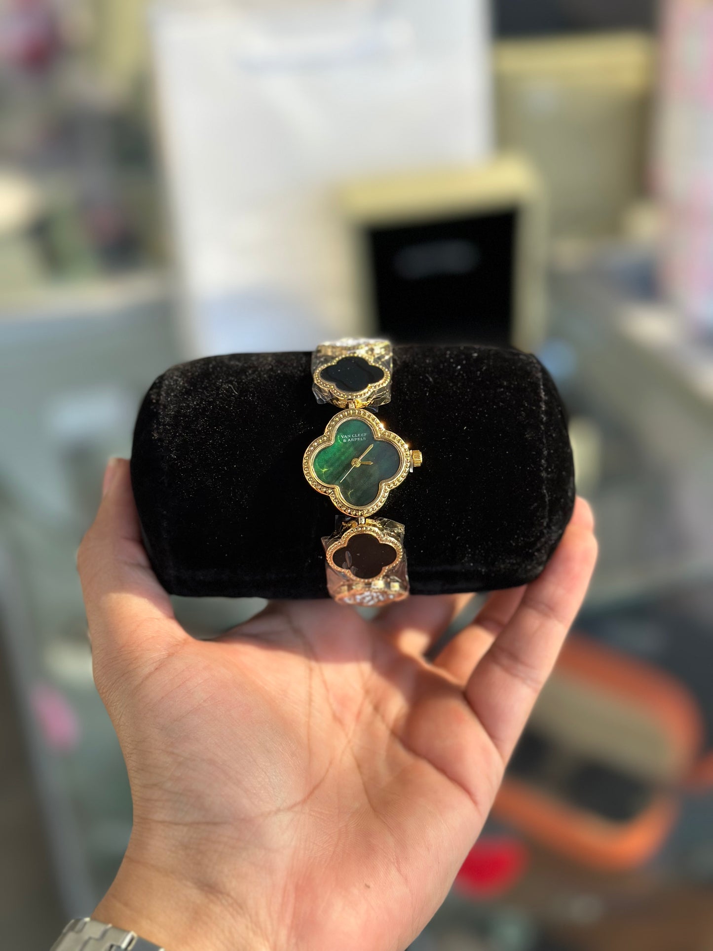 RELOJ VAN CLEEF VERDE CON NEGRO