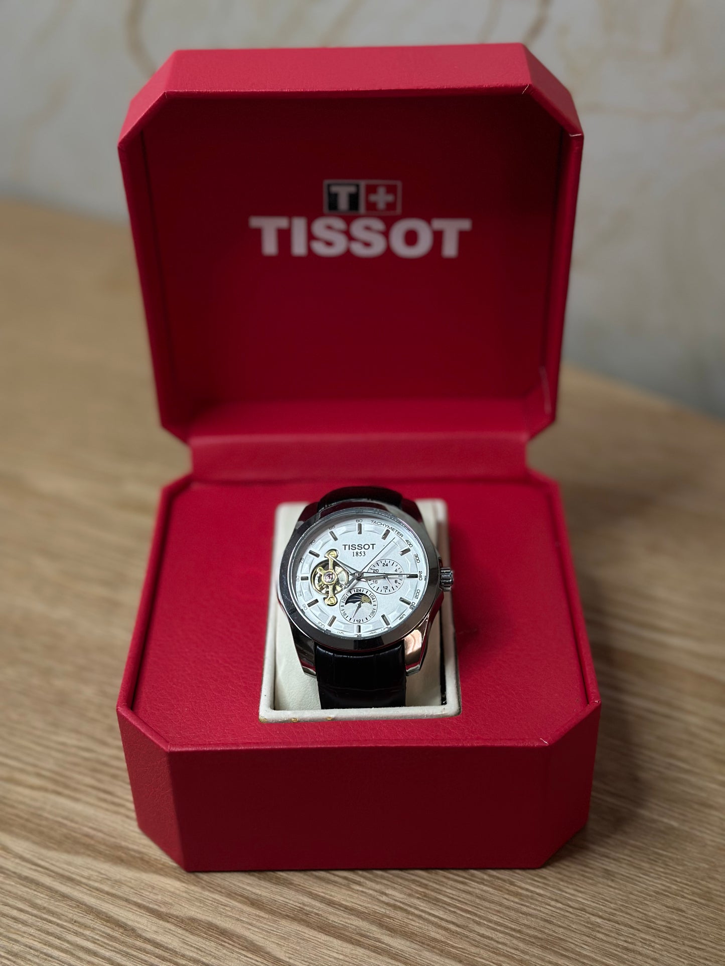 RELOJ TISSOT CLASIC AUTOMATICO FONDO BLANCO