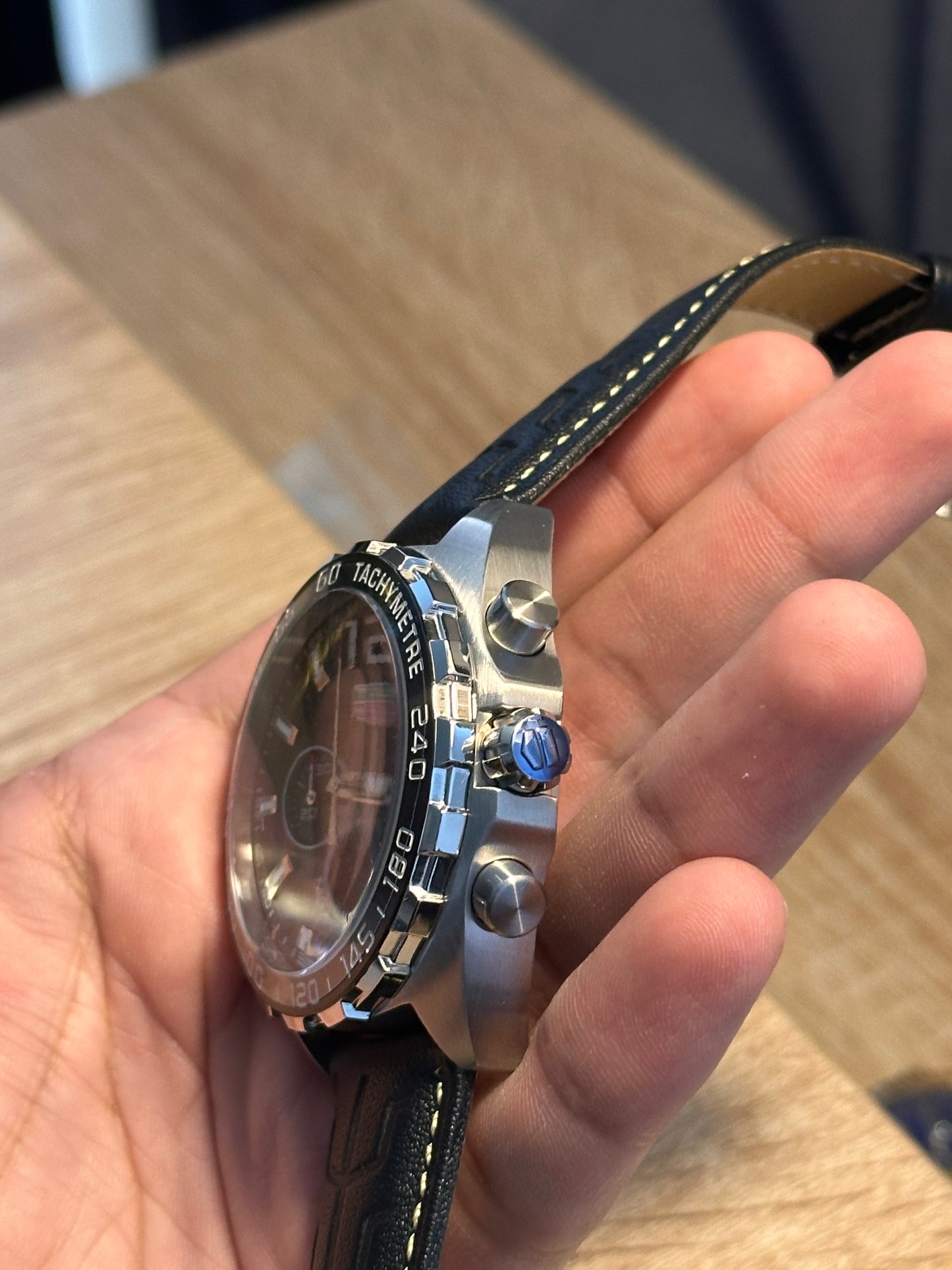 TAG HEUER FORMULA 1 FONDO NEGRO PULSERA DE PIEL COSTURAS AMARILLAS