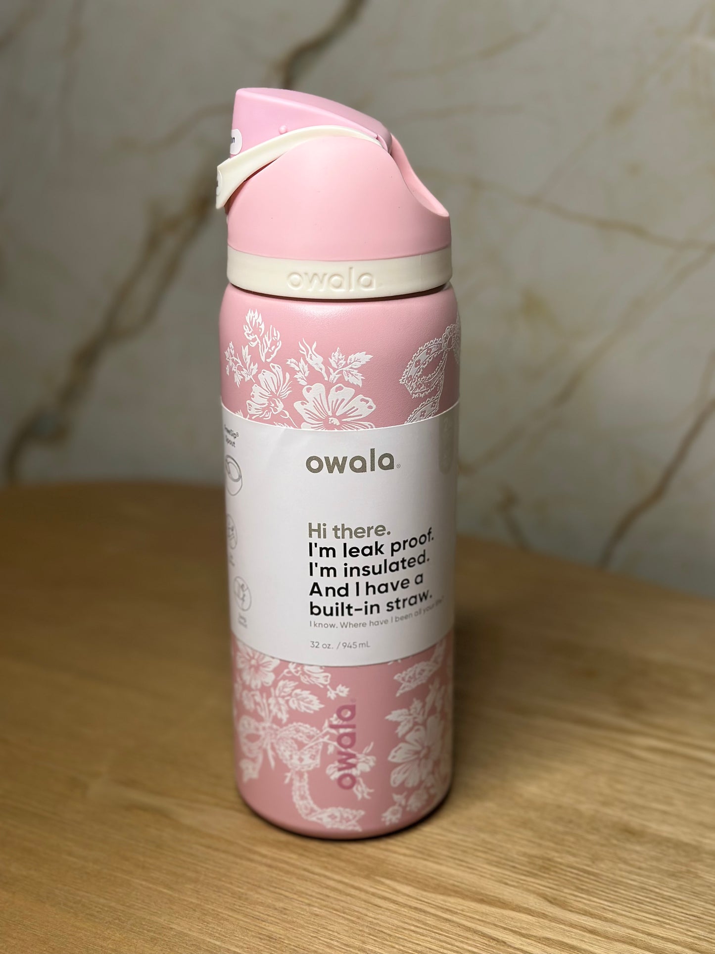 Botella de agua Owala FreeSip 32 oz cinta exclusiva de Urban Outfitters