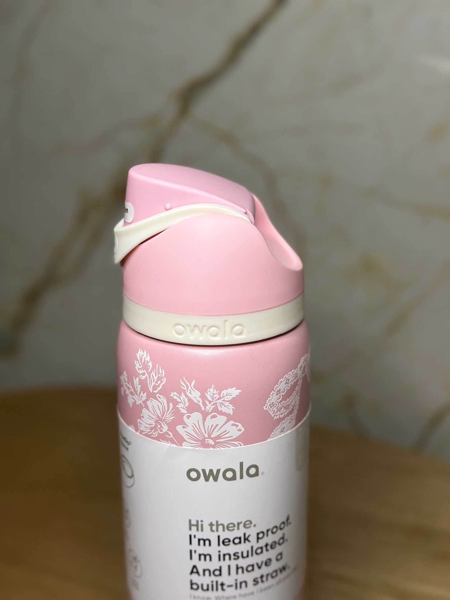 Botella de agua Owala FreeSip 32 oz cinta exclusiva de Urban Outfitters