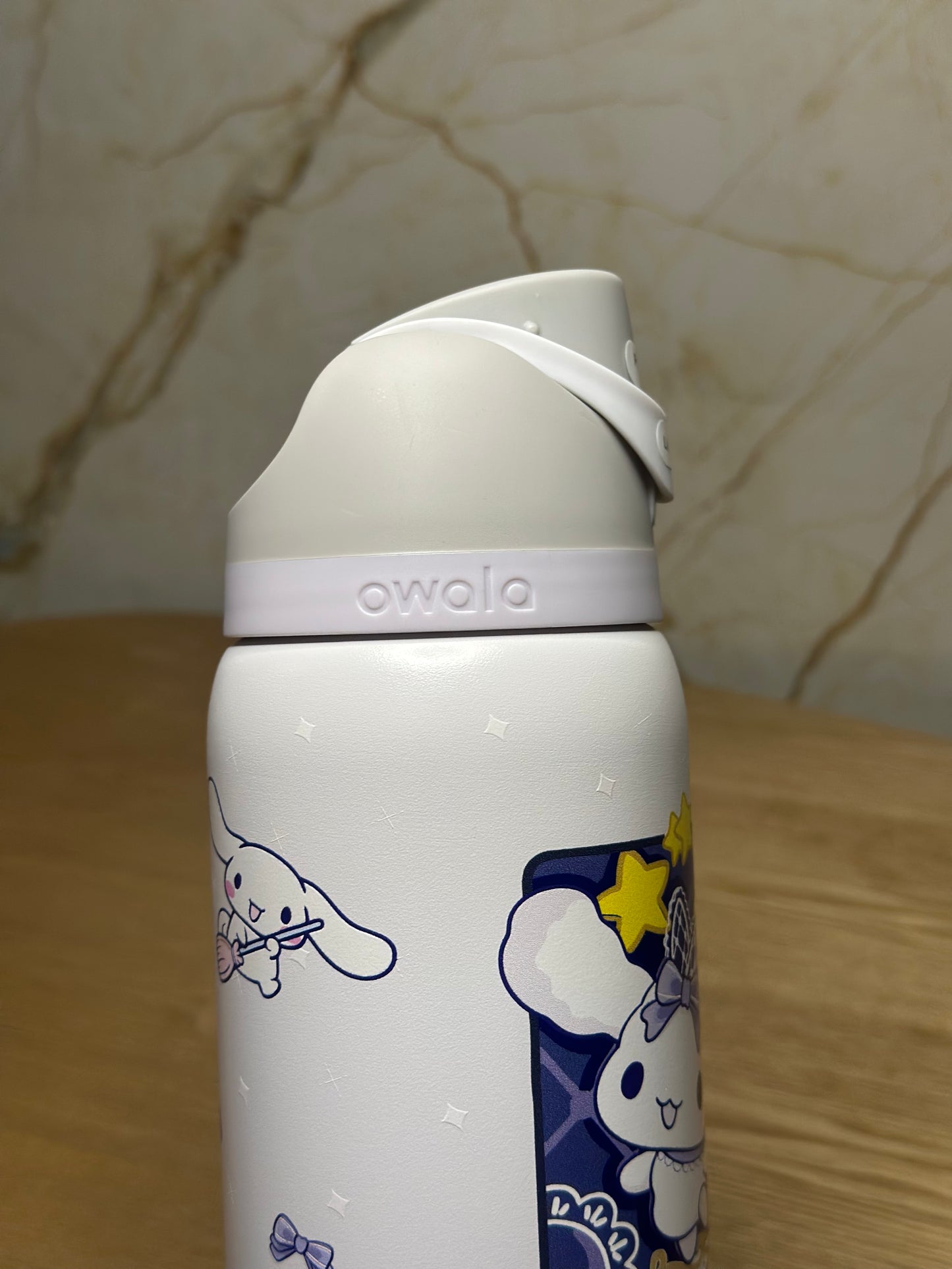 owala Freesip®32oz - Exclusive Cartoon Theme cinnamoroll
