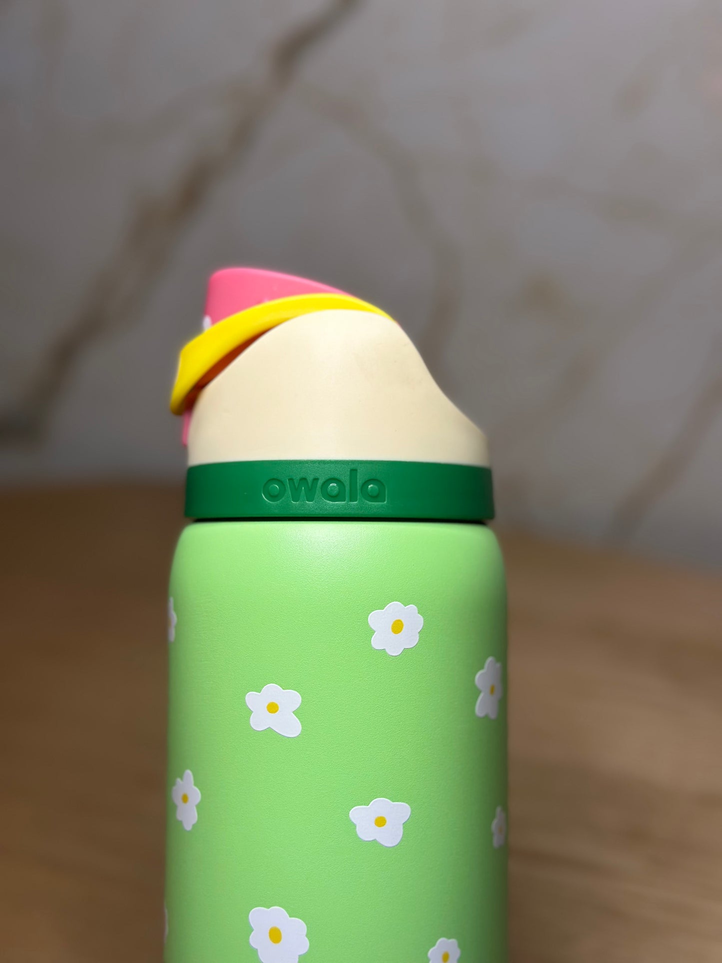 Owala 32 oz. Darling Daisy UO exclusiva FreeSip