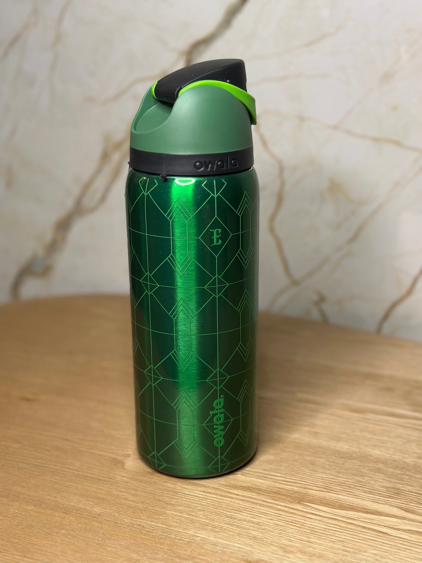 Owala x Glinda Wicked Freesip 32 oz