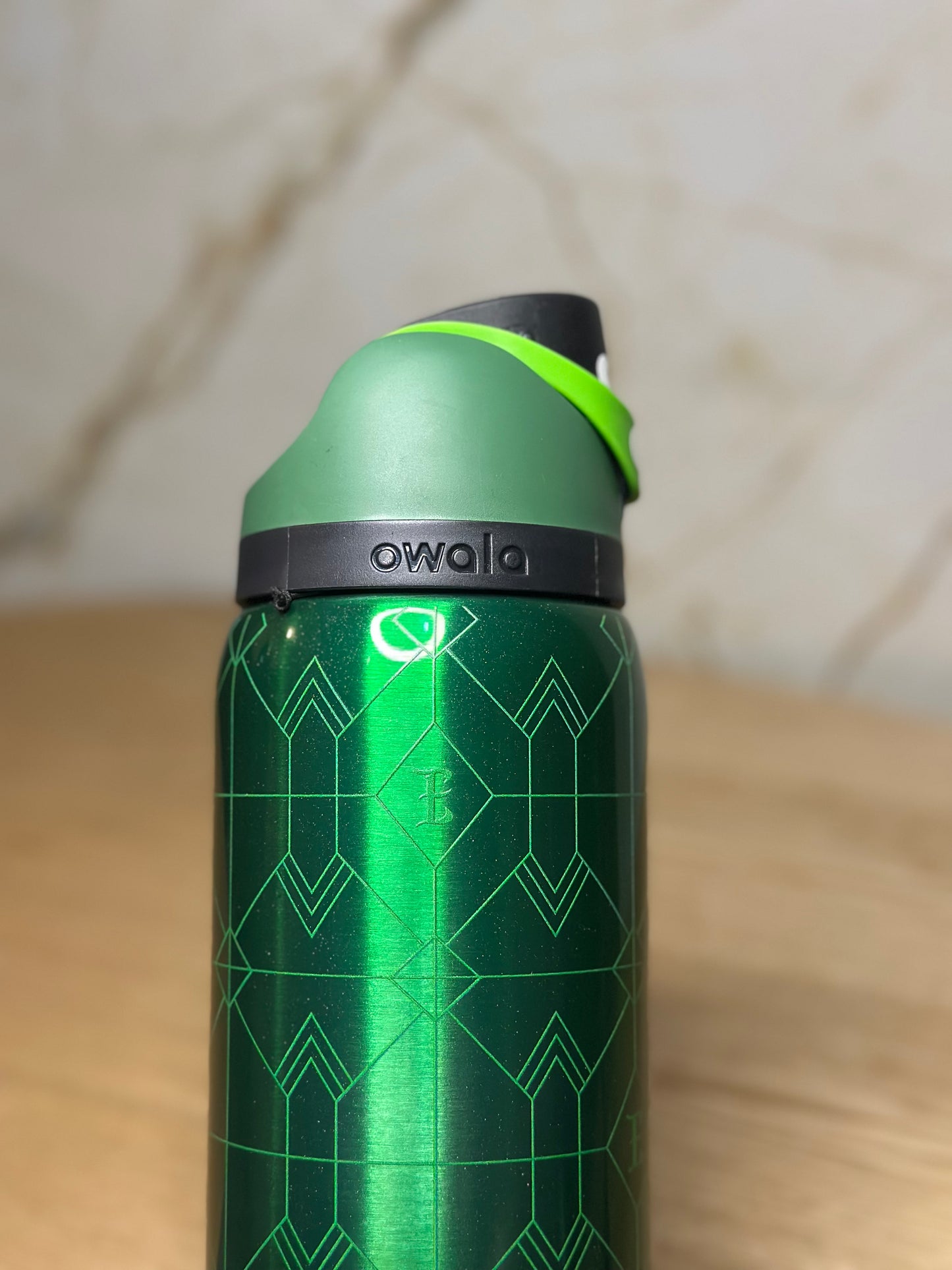 Owala x Glinda Wicked Freesip 32 oz