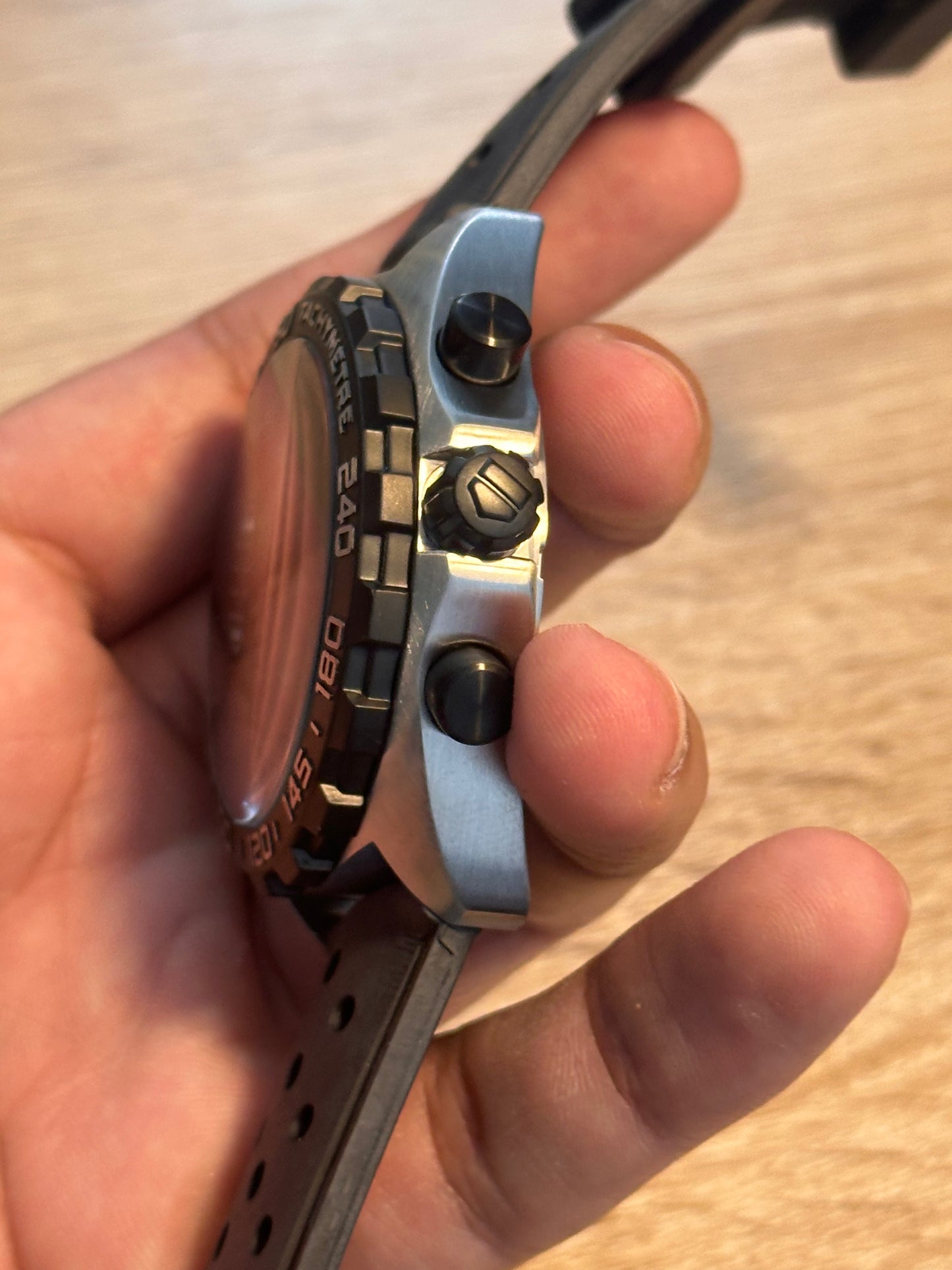 TAG HEUER BLACK RUBBER FORMULA 1 43MM