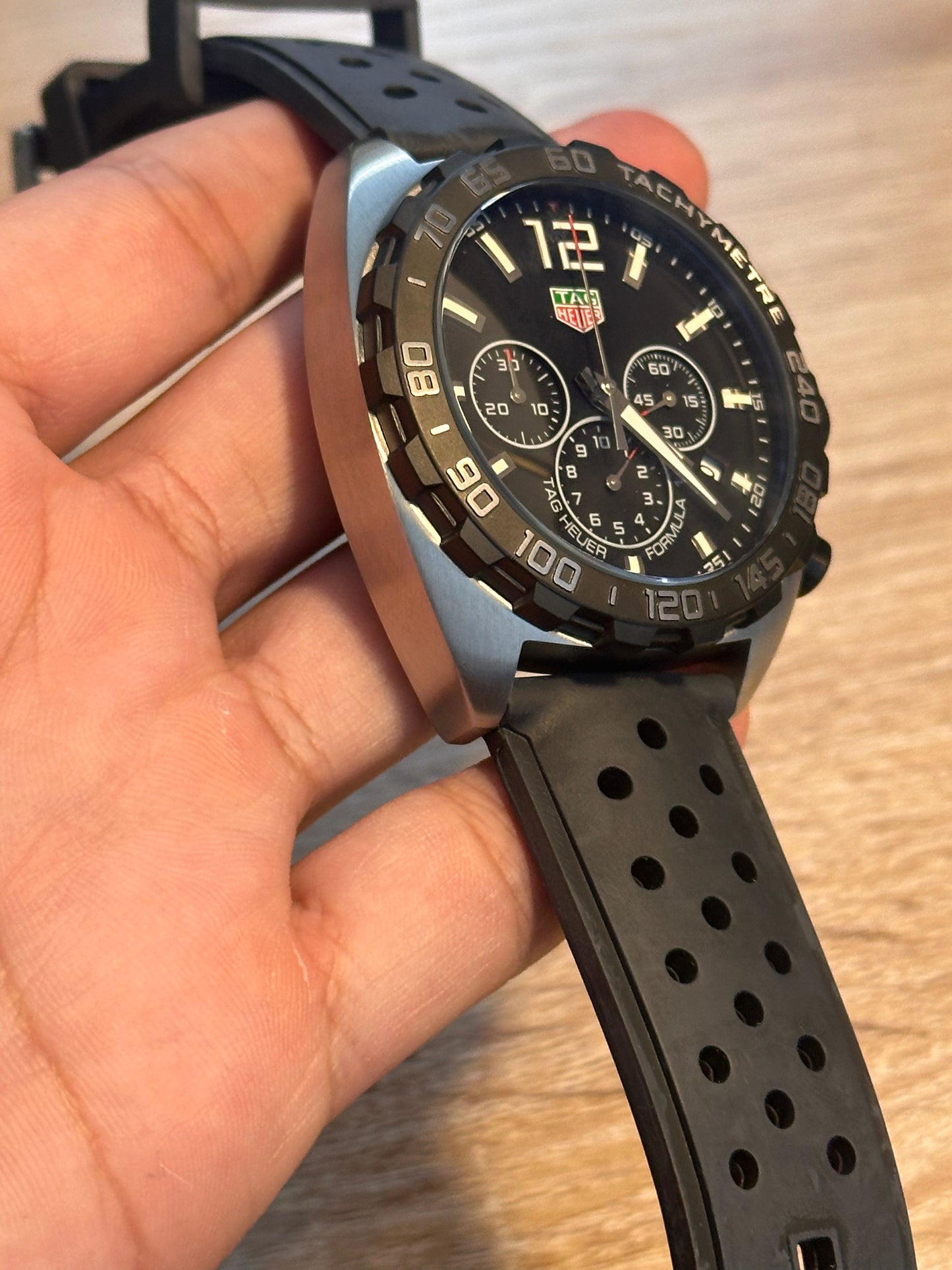 TAG HEUER BLACK RUBBER FORMULA 1 43MM