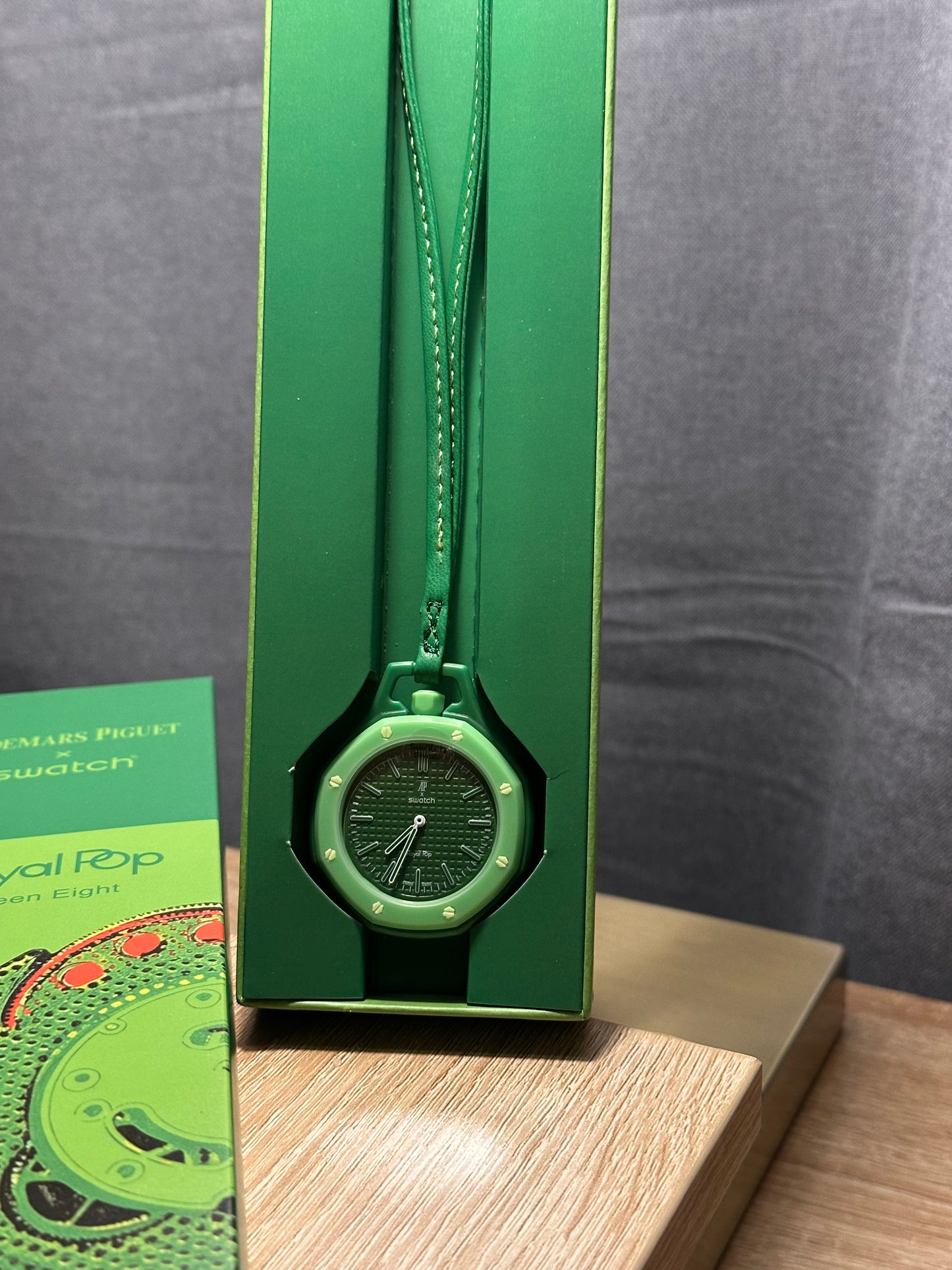 ROYAL POP AP X SWATCH GREEN EIGHT