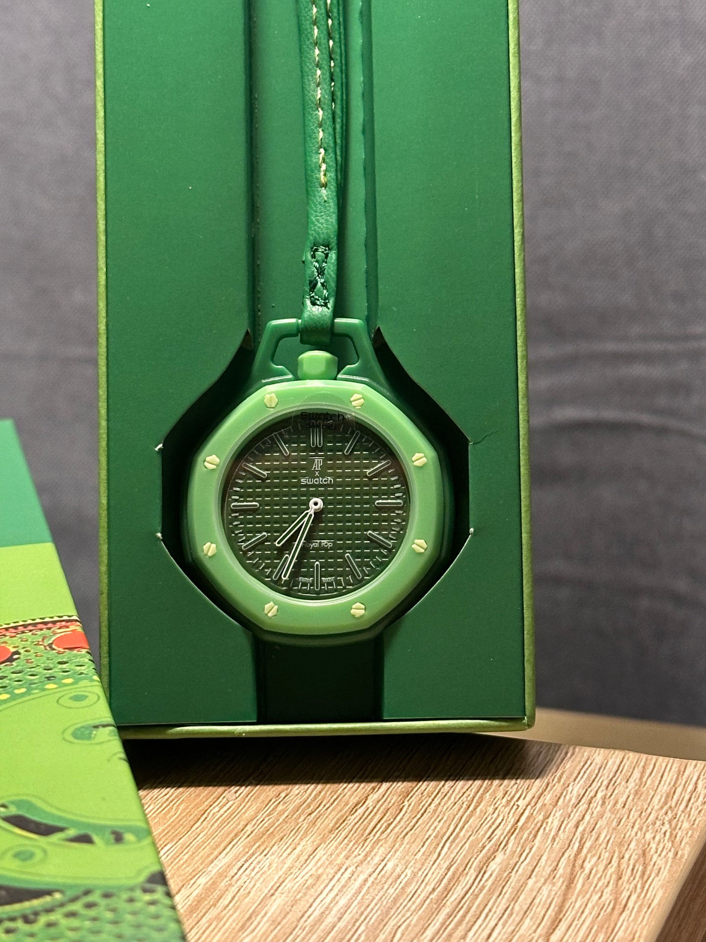 ROYAL POP AP X SWATCH GREEN EIGHT