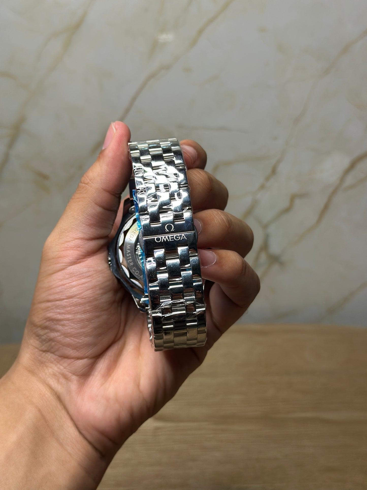 Omega Seamaster Diver AUTOMATICO fondo azul bisel azul pulsera metalica