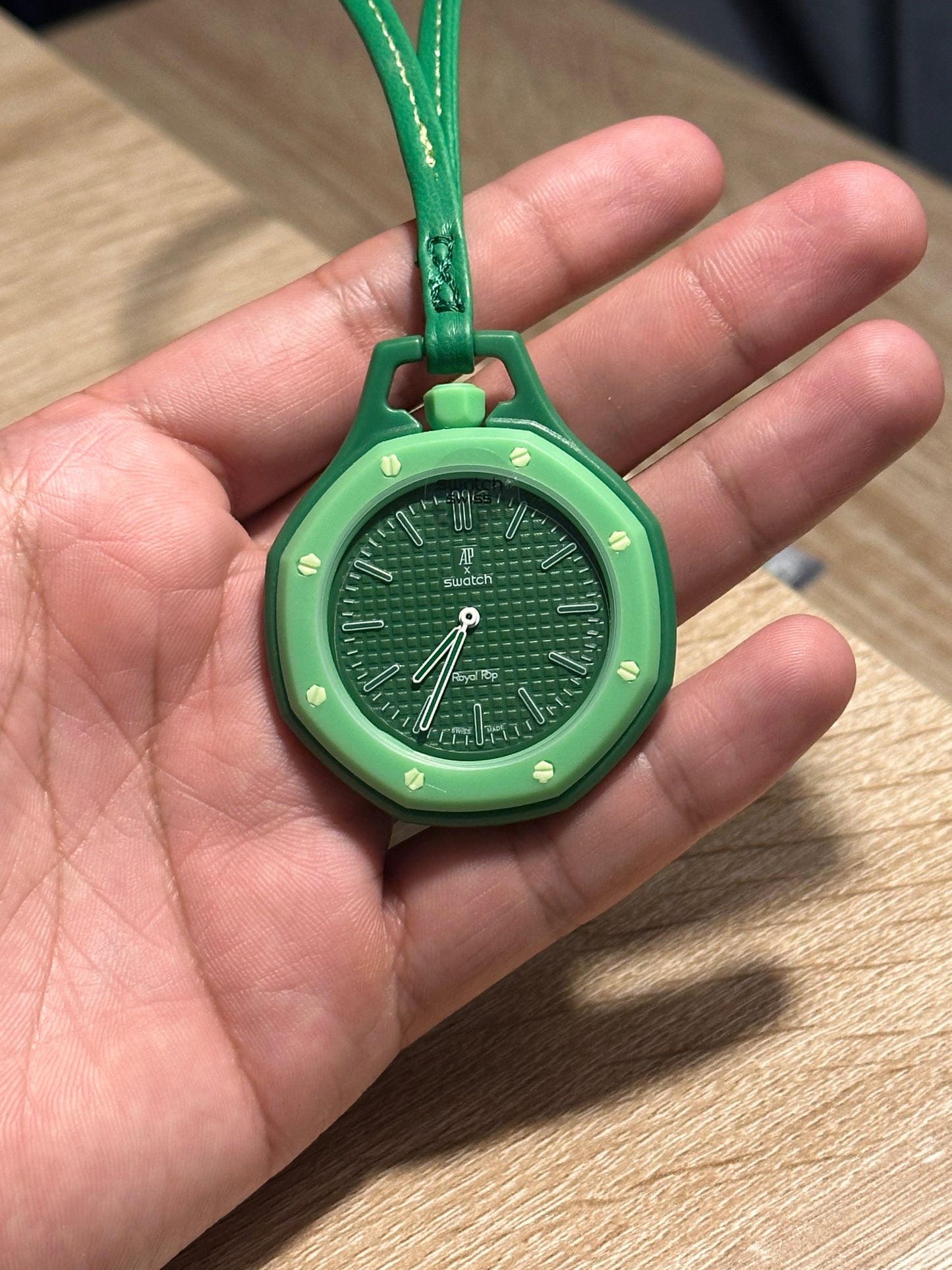 ROYAL POP AP X SWATCH GREEN EIGHT