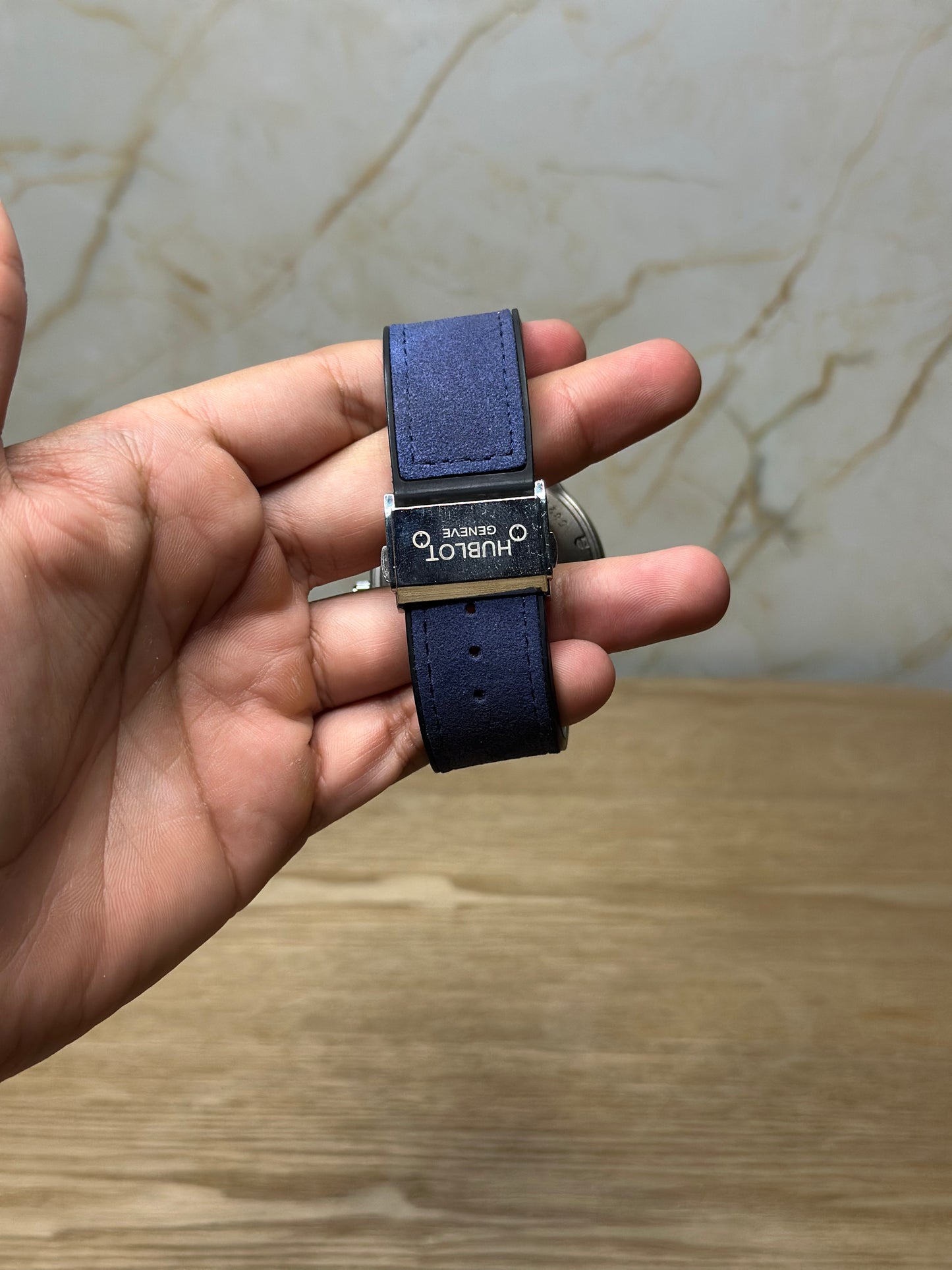 Reloj hublot automático corazón abierto fondo azul bisel plateado pulsera de gamusa