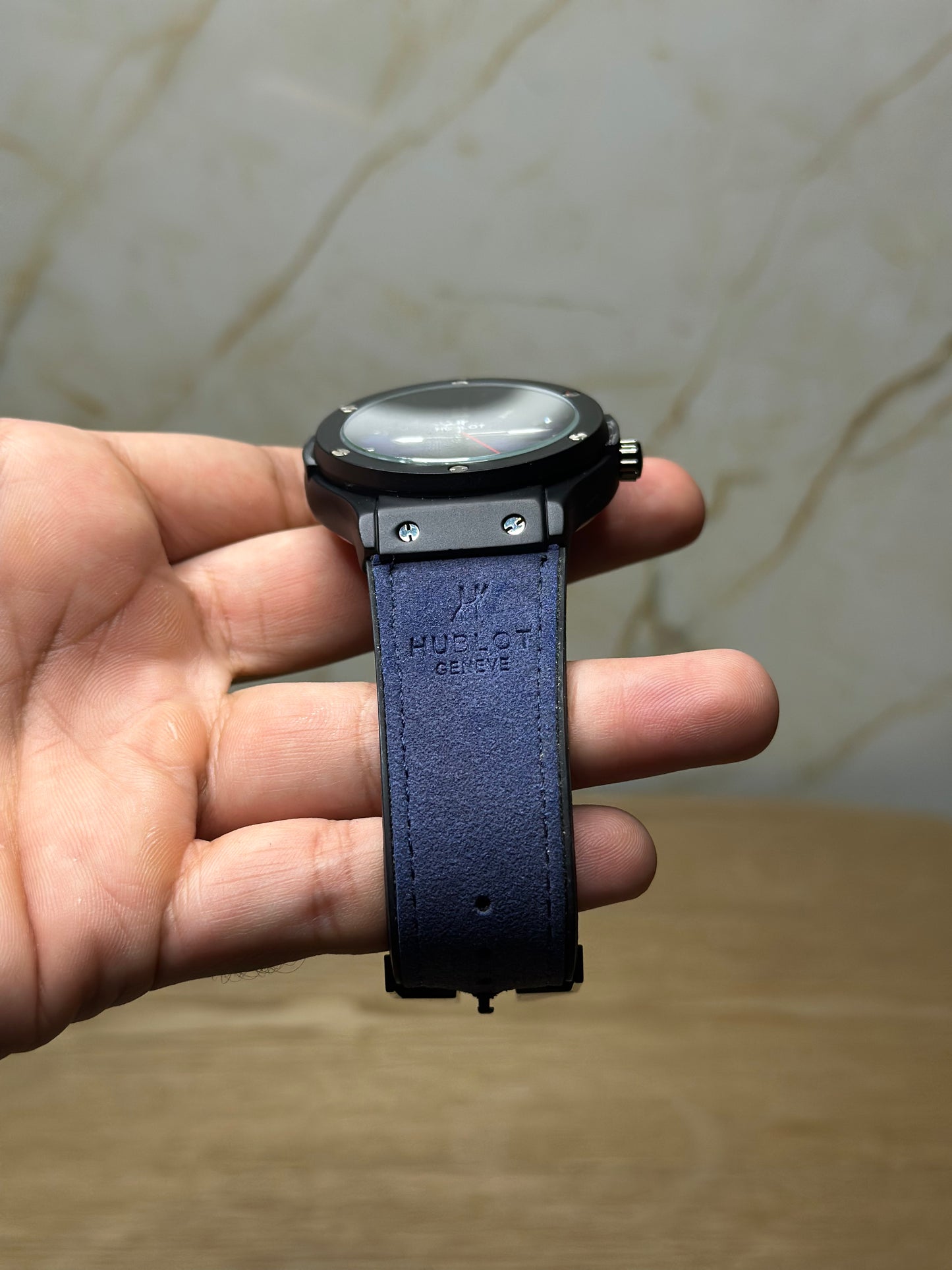 Reloj hublot automático corazón abierto fondo azul bisel negro pulsera de gamusa