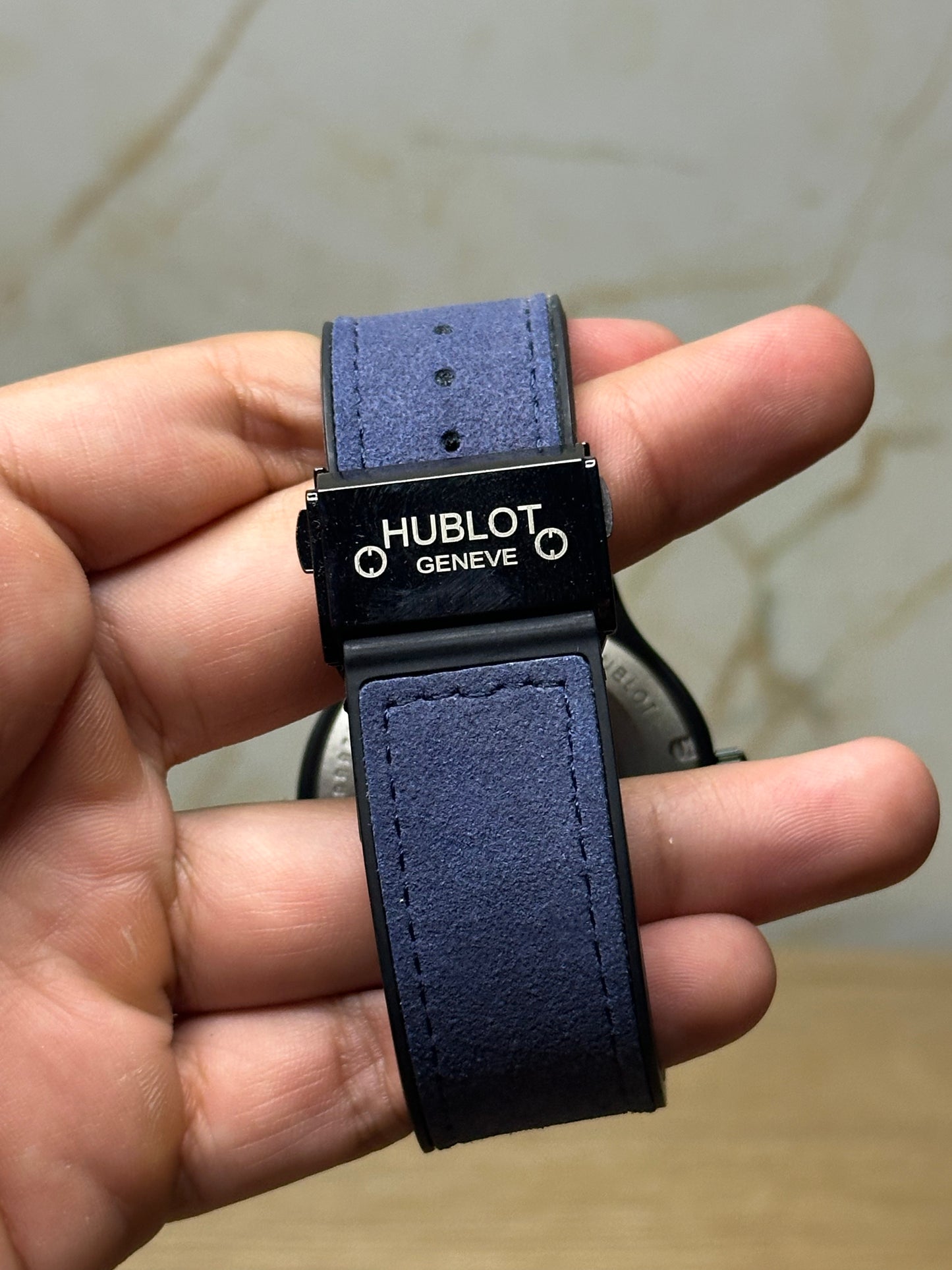 Reloj hublot automático corazón abierto fondo azul bisel negro pulsera de gamusa