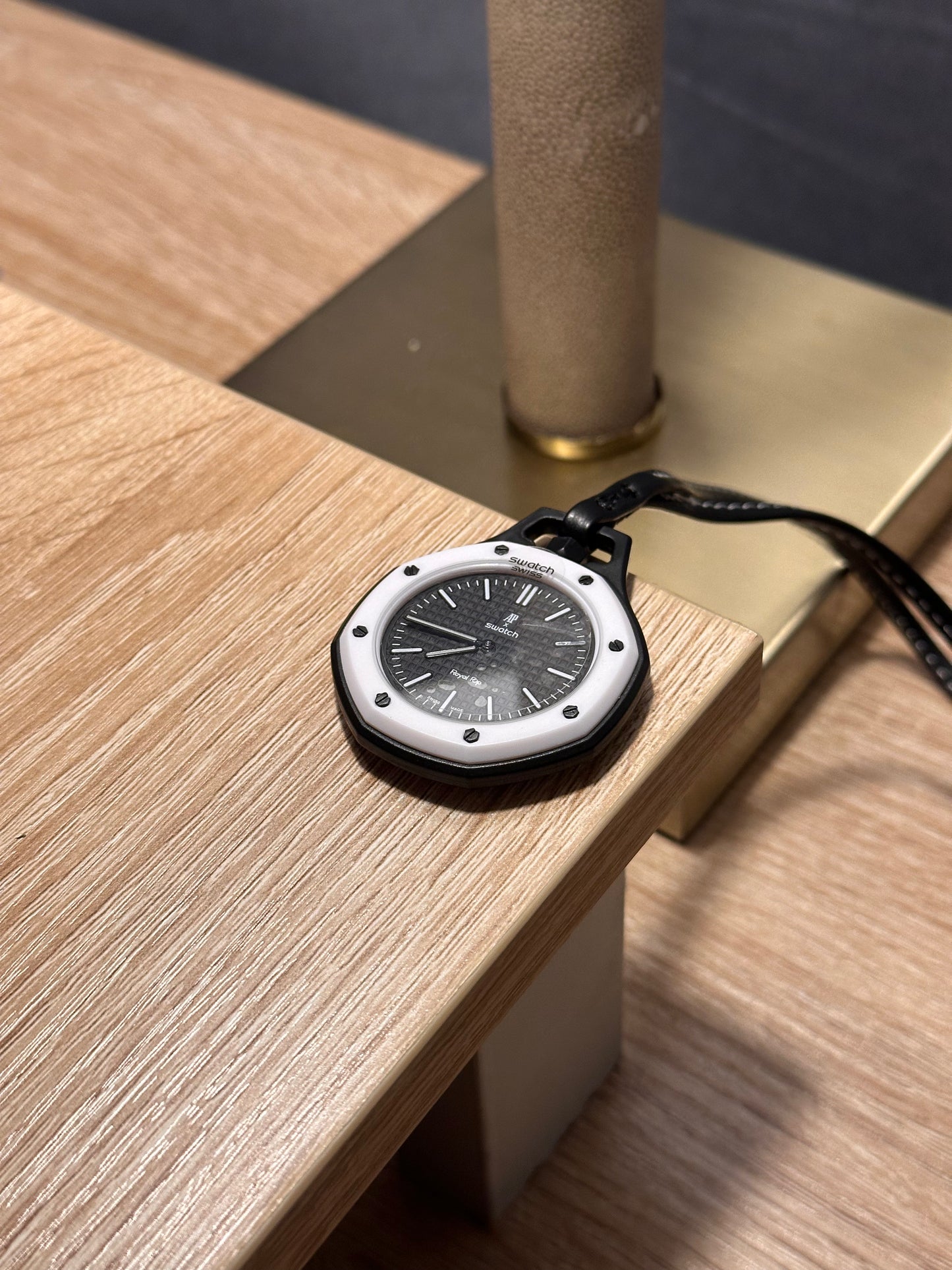 ROYAL POP AP X SWATCH OCHO NEGRO