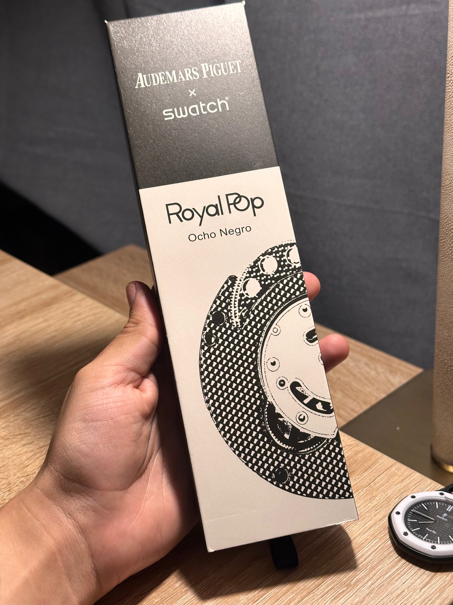ROYAL POP AP X SWATCH OCHO NEGRO