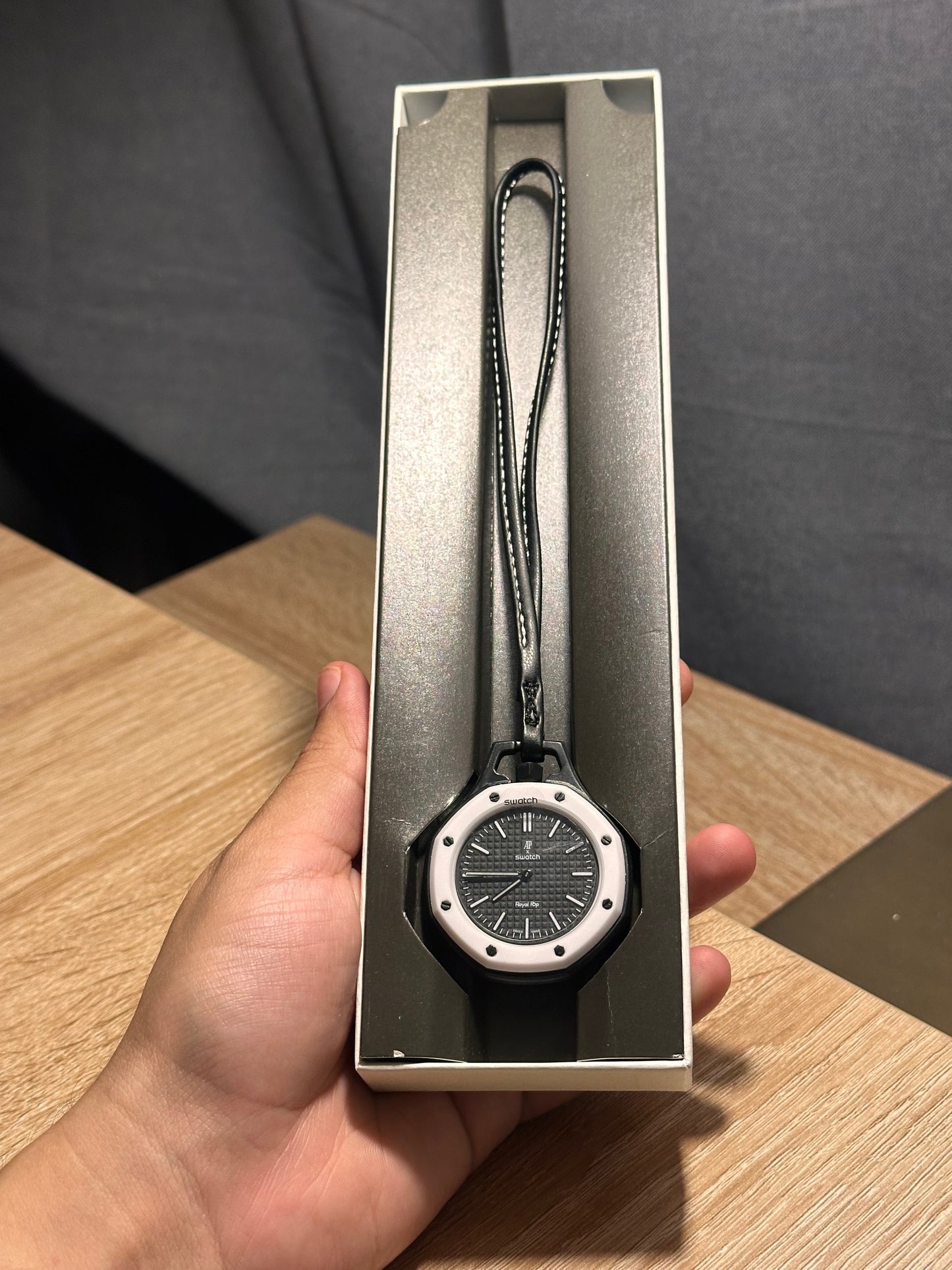 ROYAL POP AP X SWATCH OCHO NEGRO