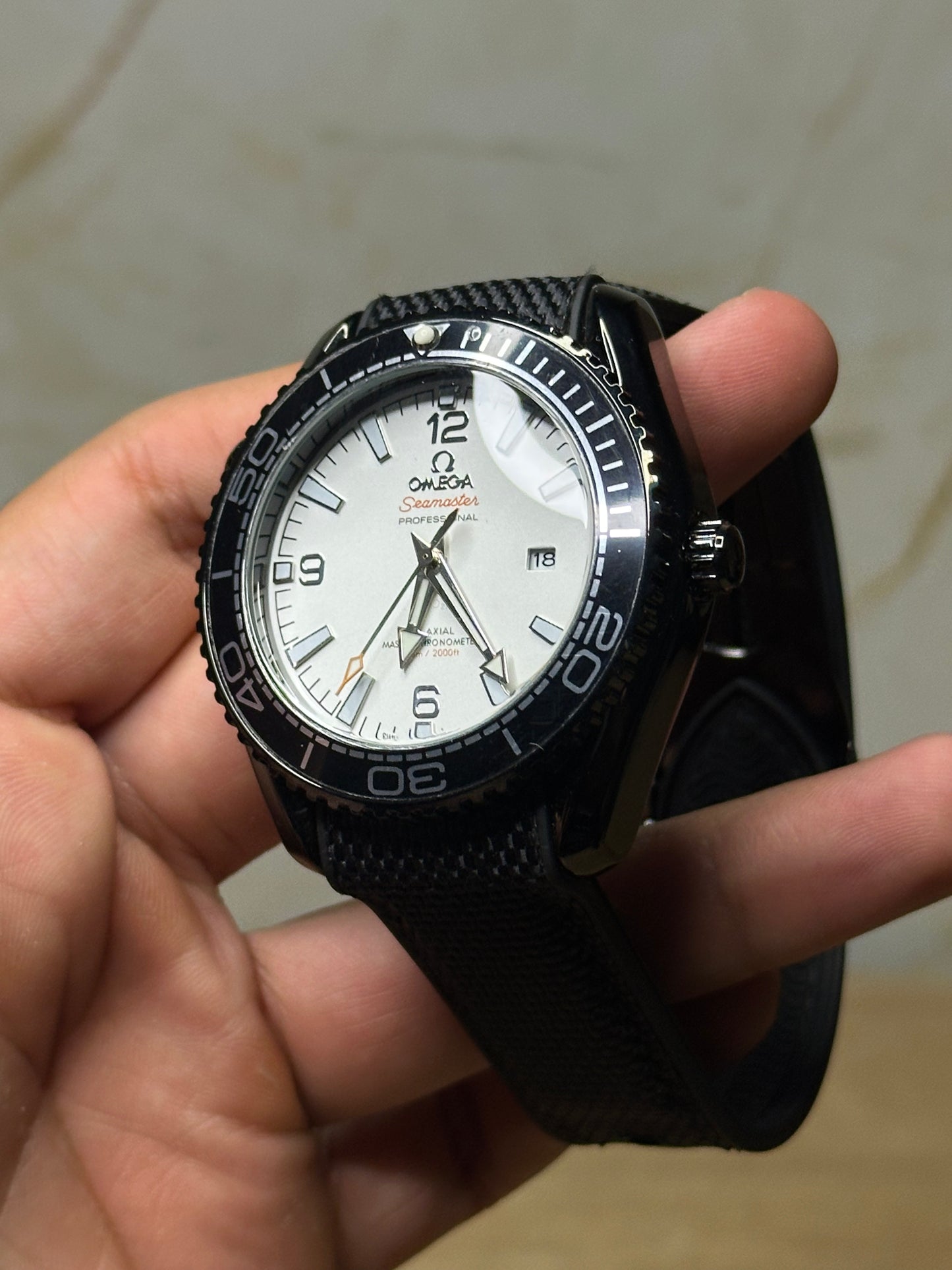 Omega Seamaster Planet Ocean AUTOMATICO fondo negro bisel negro