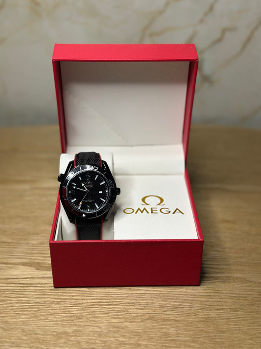 Omega Seamaster Planet Ocean AUTOMATICO fondo negro bisel negro