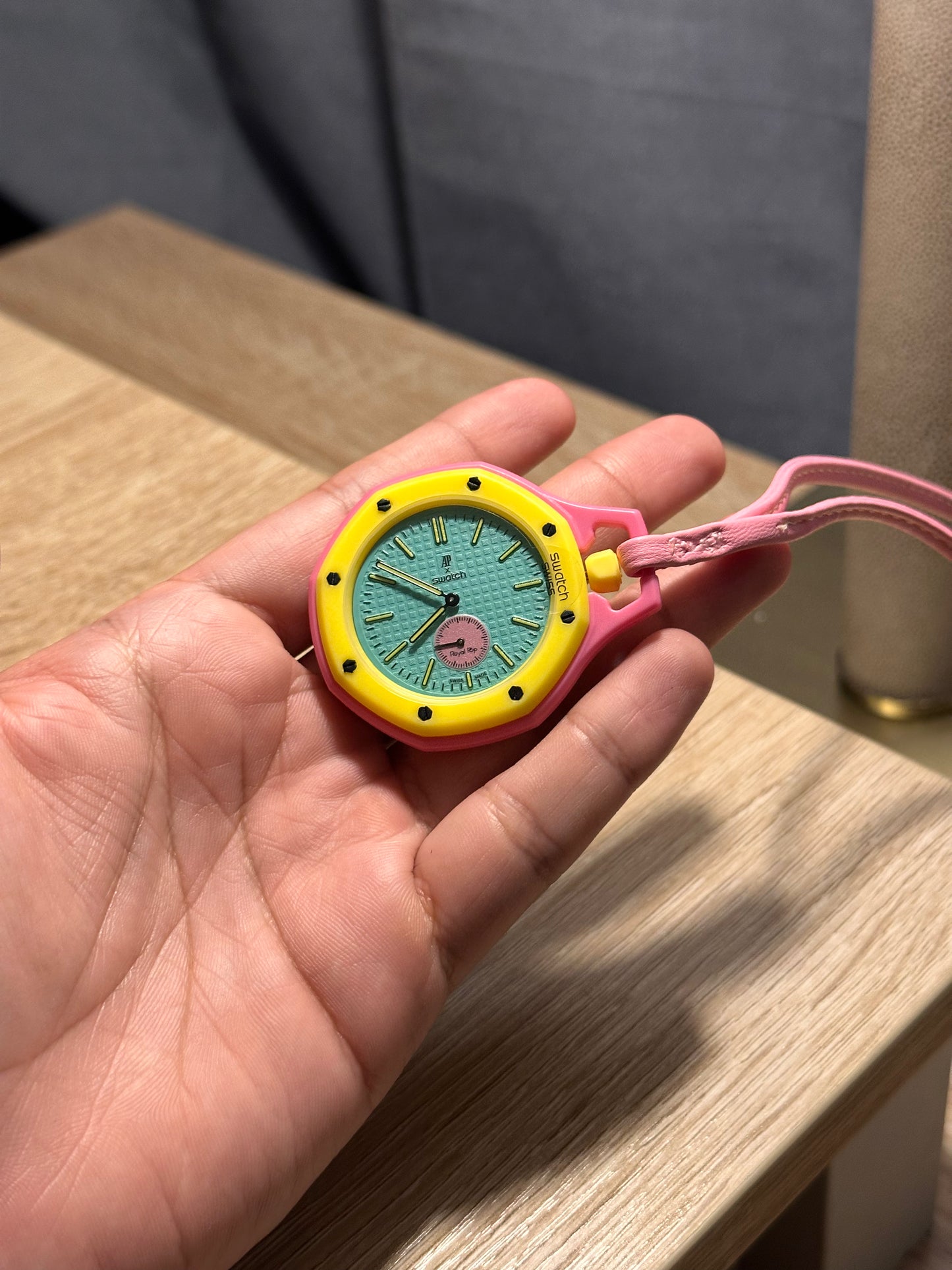 ROYAL POP AP X SWATCH OTG ROZ