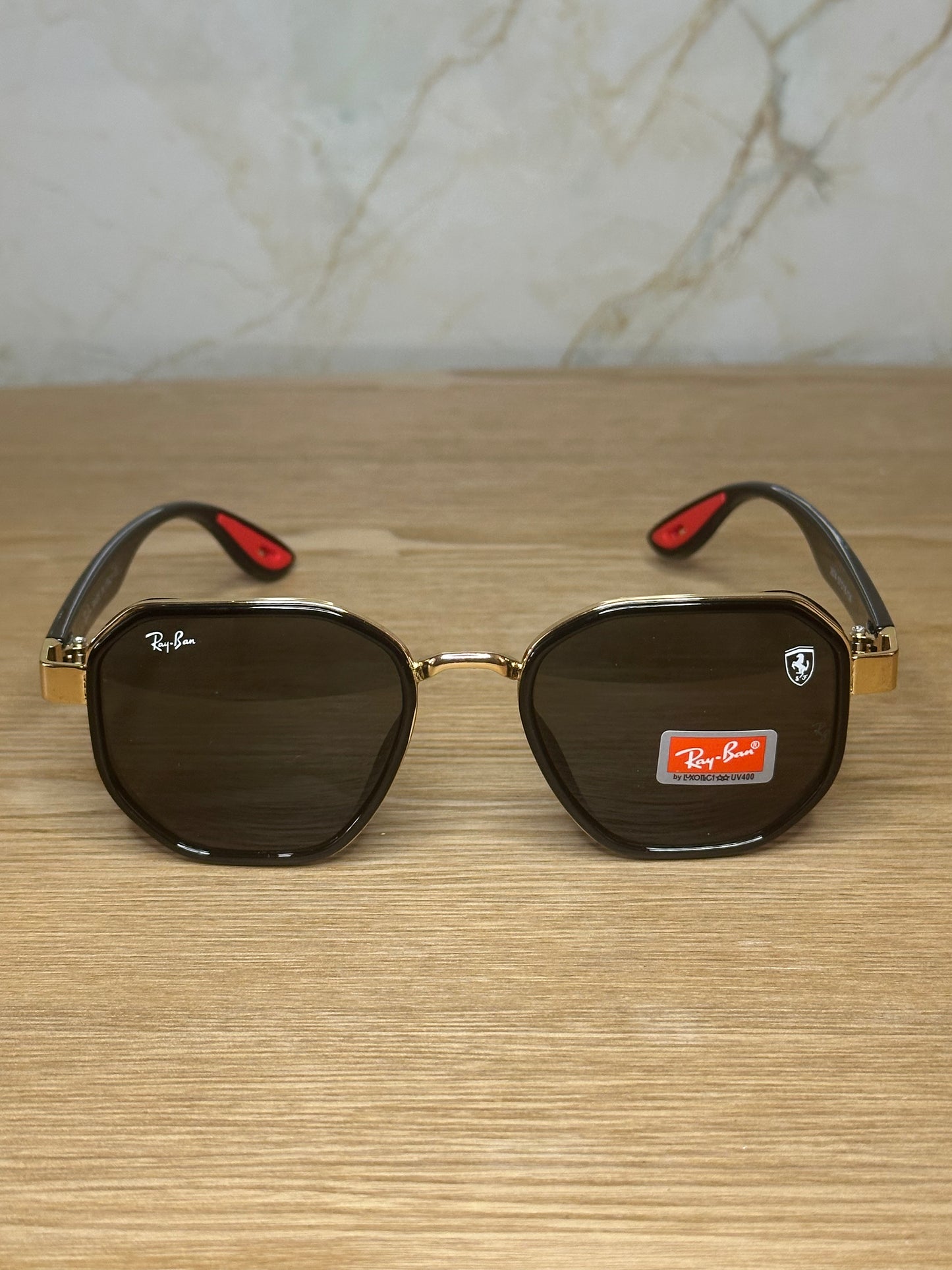 Gafas de sol ray-ban scuderia ferrari doradas con negro polarizadas
